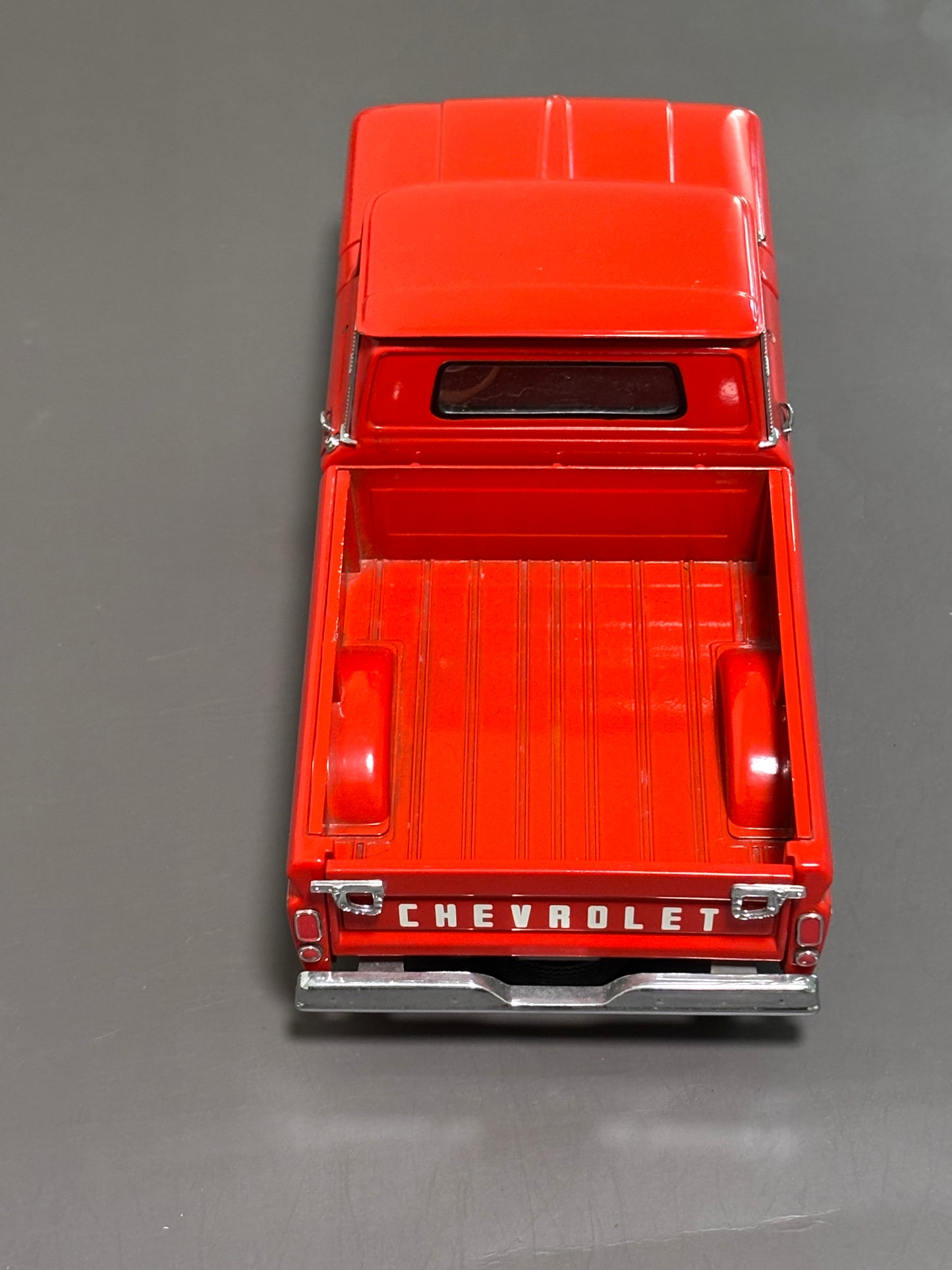 Sun Star USA Chevy C-10 Style Side Pickup 1965 1/18 Diecast Red 1361
