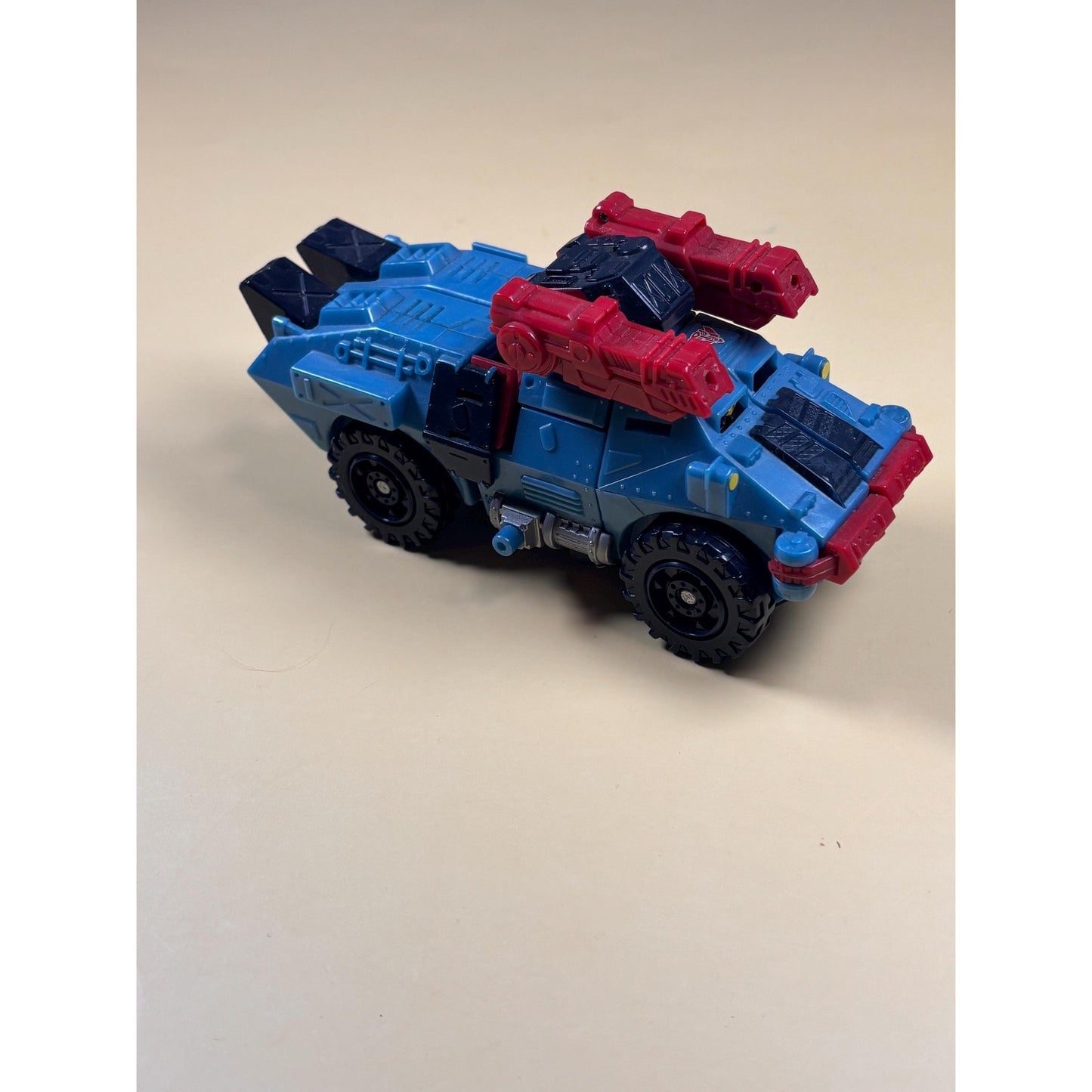 Cybertron Defense Hot Shot Action Figure Deluxe Transformers 2005 Hasbro