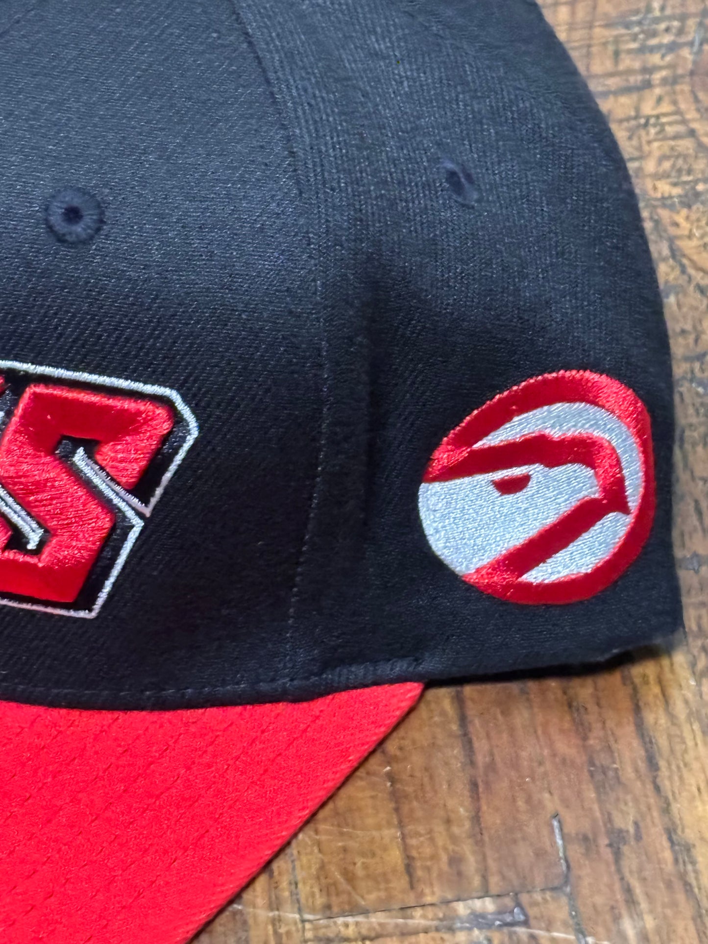 Atlanta Hawks Mitchell & Ness NBA Basketball HWC Hardwood Classics Shredder Stretch Fit Flex Fitted Hat Cap Red Black New NWT