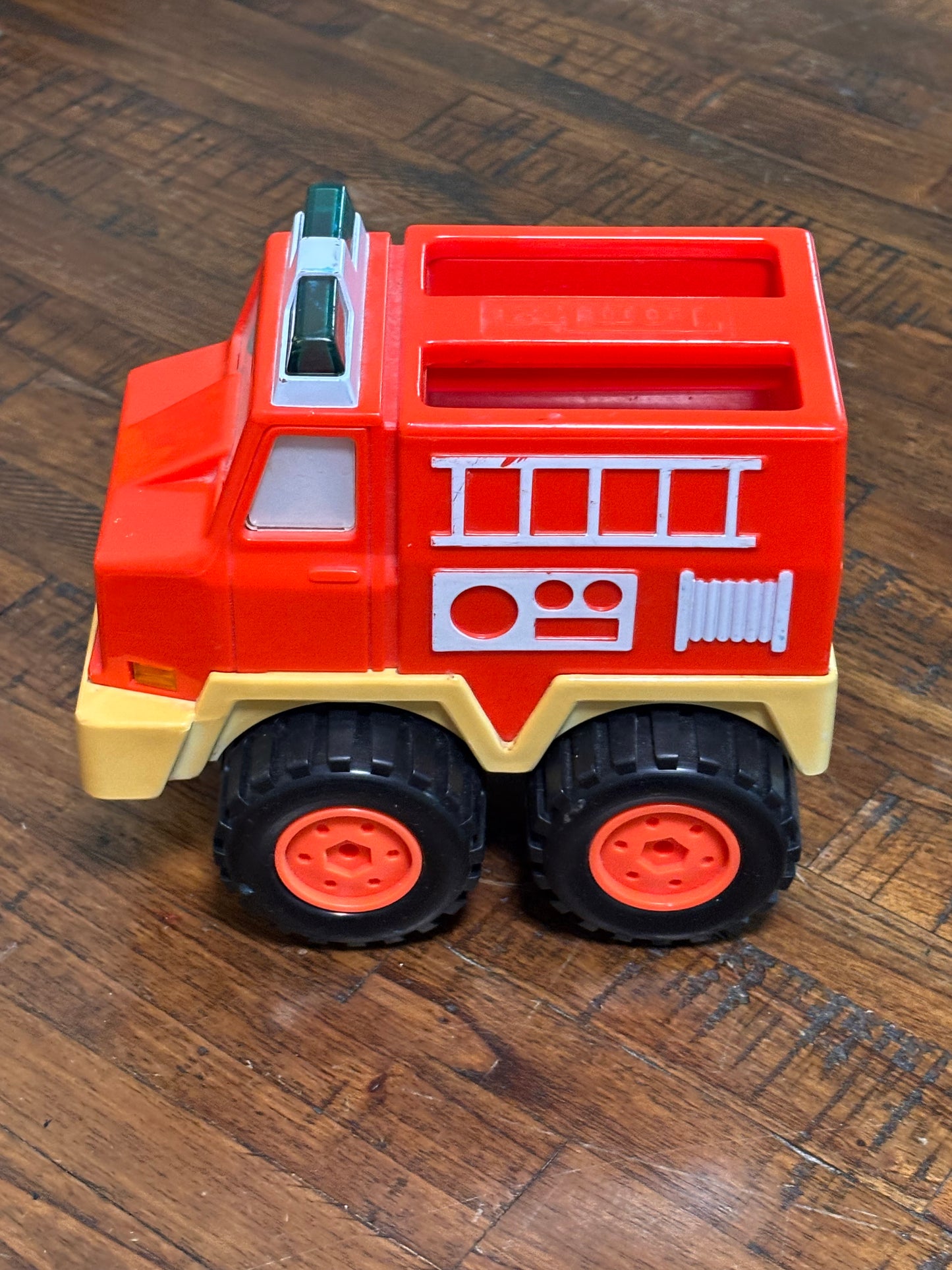 Vintage Tonka Red Fire Truck 1991 Light Up Squeeze Handle