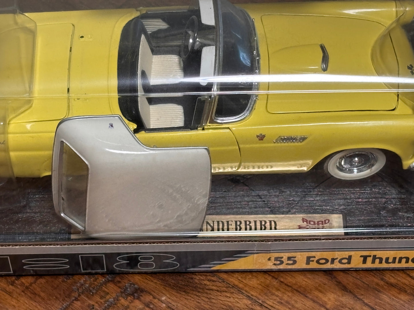 Road Tough 1955 Yellow Ford Thunderbird Removable Hard Top 1:18 Metal Die-Cast