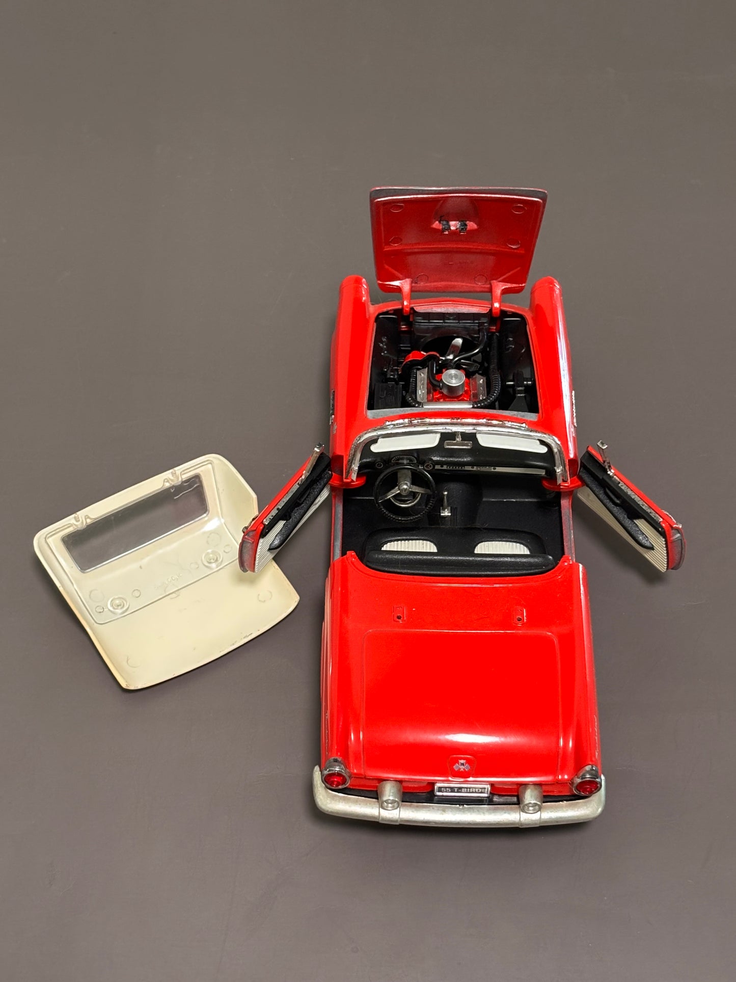 1955 Ford Thunderbird Diecast 1:18 Road Legends Red T-Bird Cream Removable Roof