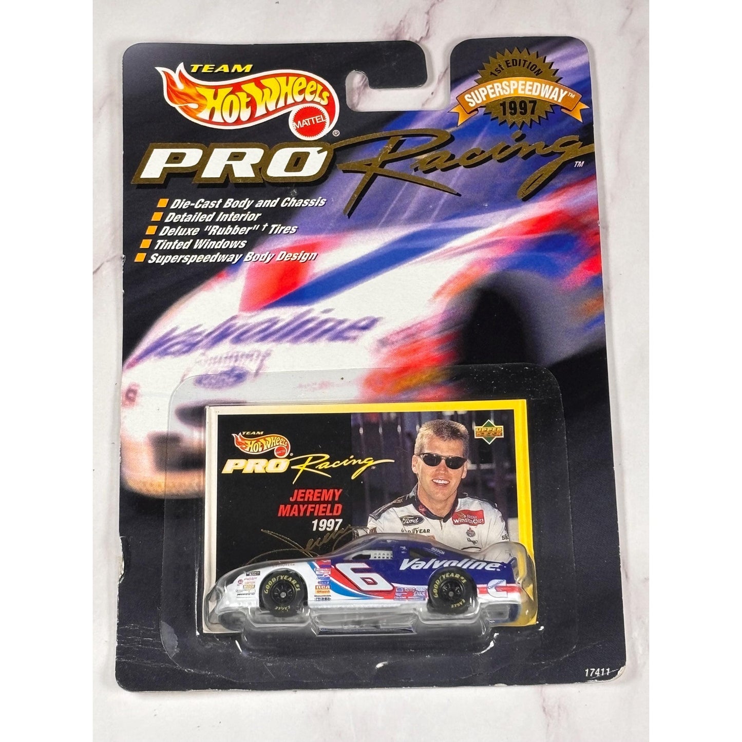 1997 Hot Wheels Pro Racing #6 Mark Martin 1/64 Diecast Stock Car New 1st Edition