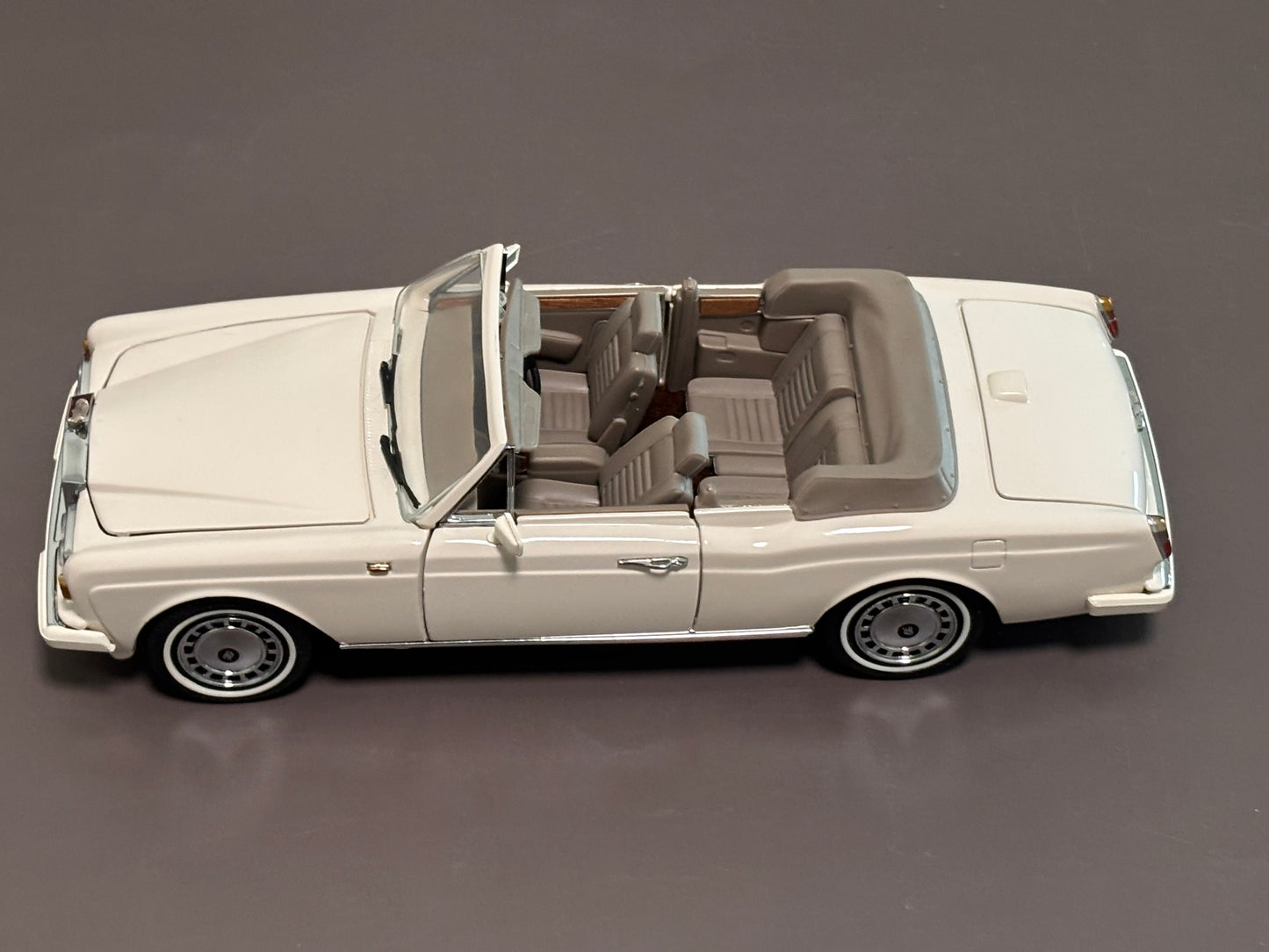 Franklin Mint - 1992 Rolls-Royce Corniche IV Convertible 1/24 Diecast Scale