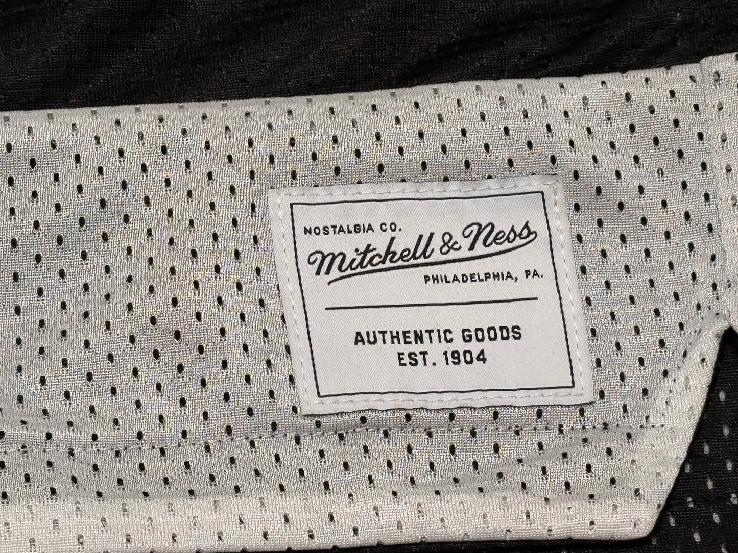 Mitchell & Ness Branded Essentials Reversible Mesh Shorts Black White Mens Large L New NWOT
