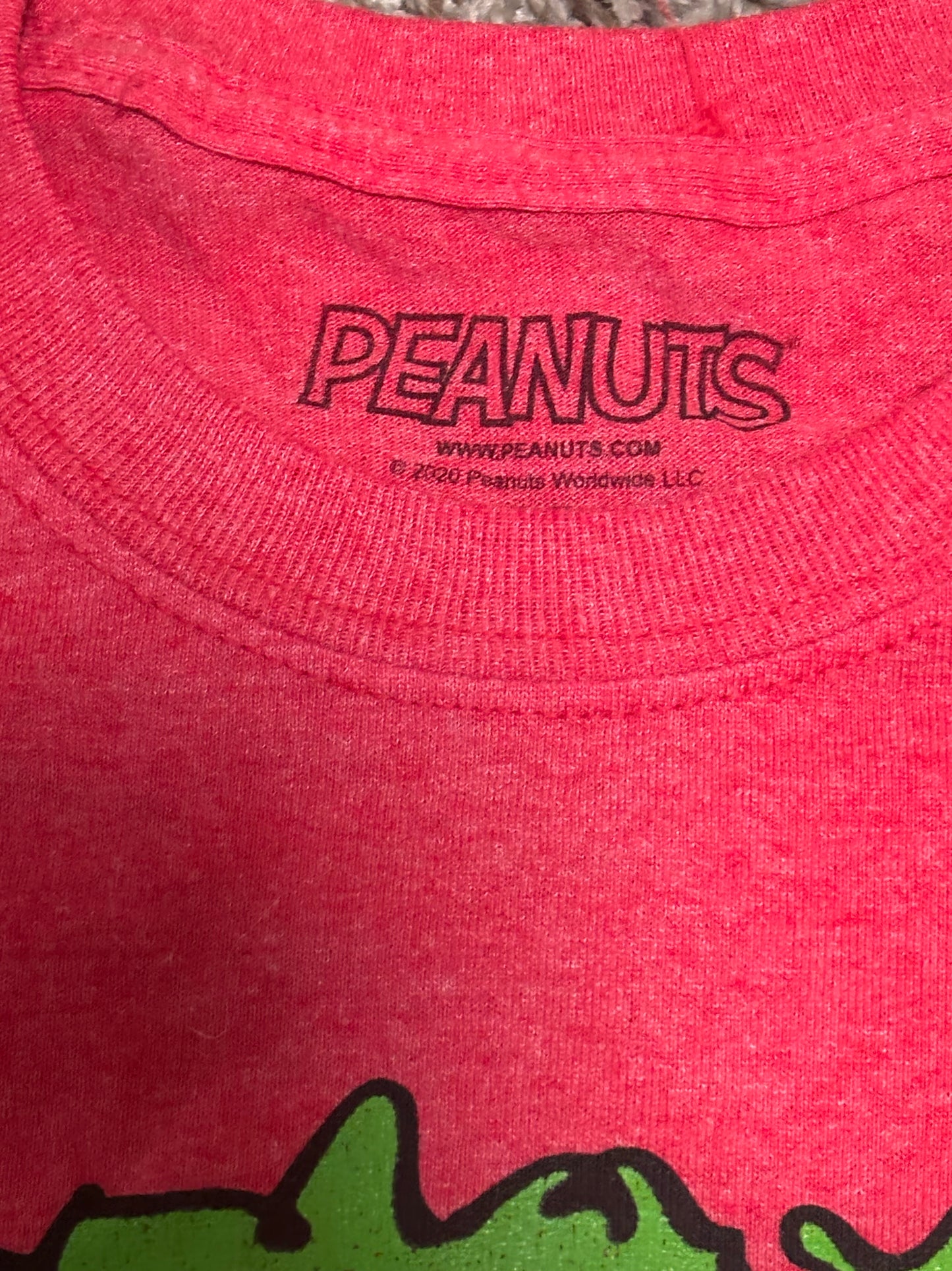 Peanuts Snoopy Sleeping Inside Christmas Wreath Adult Red Shirt TShirt New NWOT