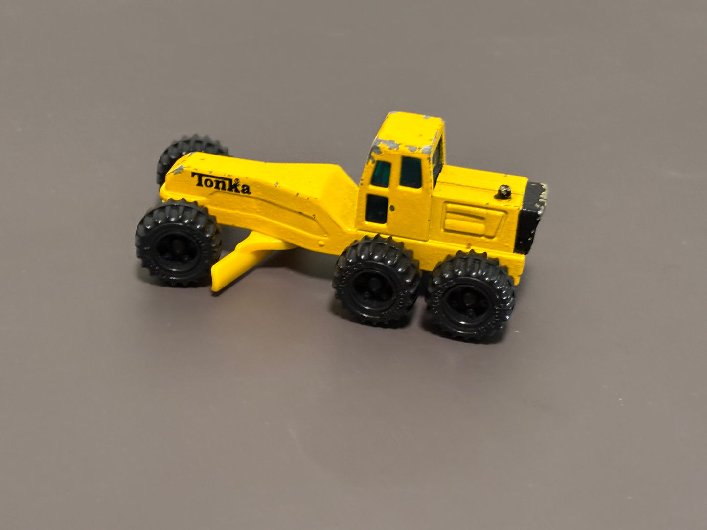 1994 Mini 4" Yellow Tonka Die-Cast Tractor Grader Construction Vehicle 1/64