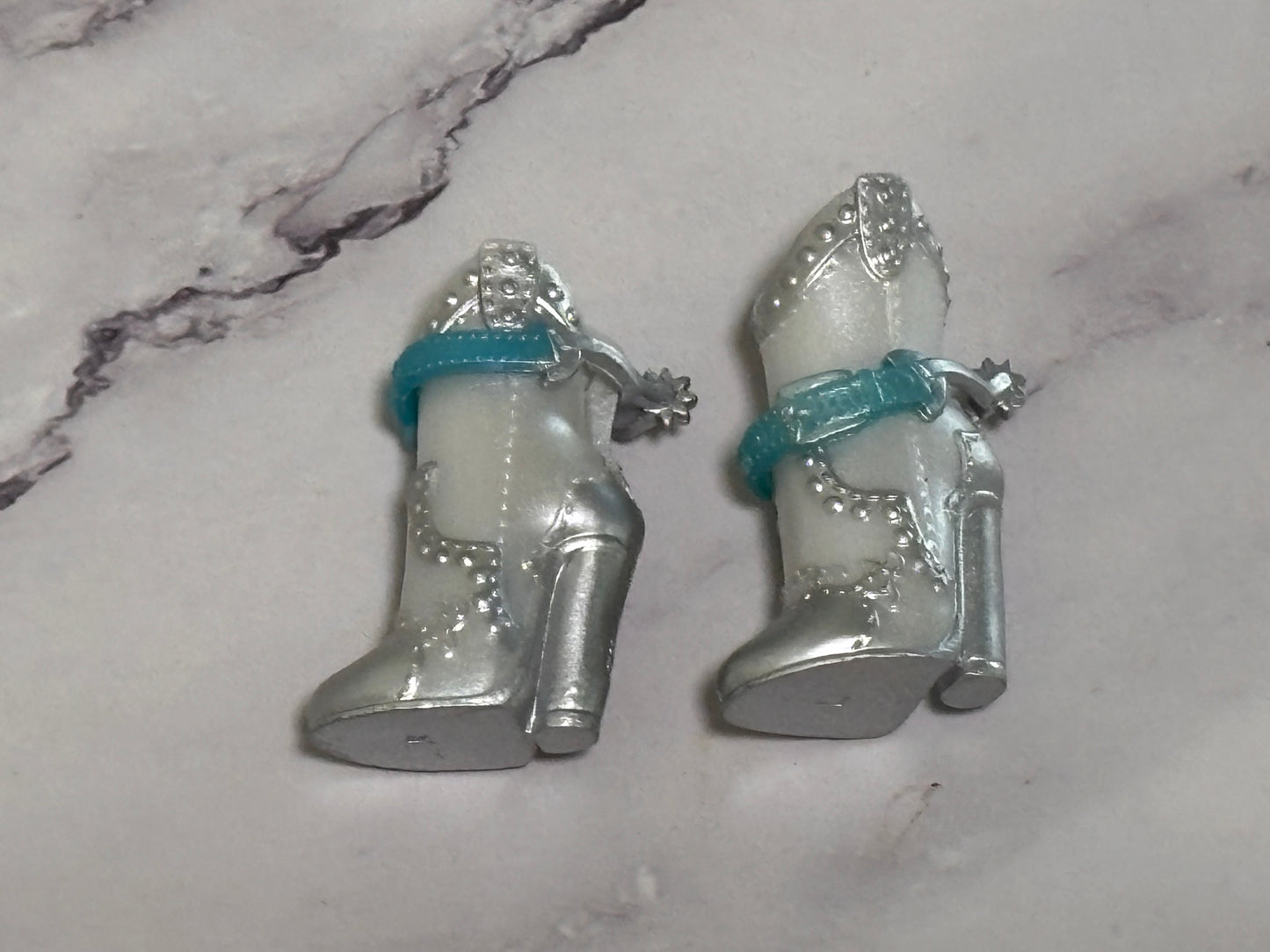 LOL Surprise OMG Fashion Doll Pair Silver Cowboy Cowgirl Boots with spurs
