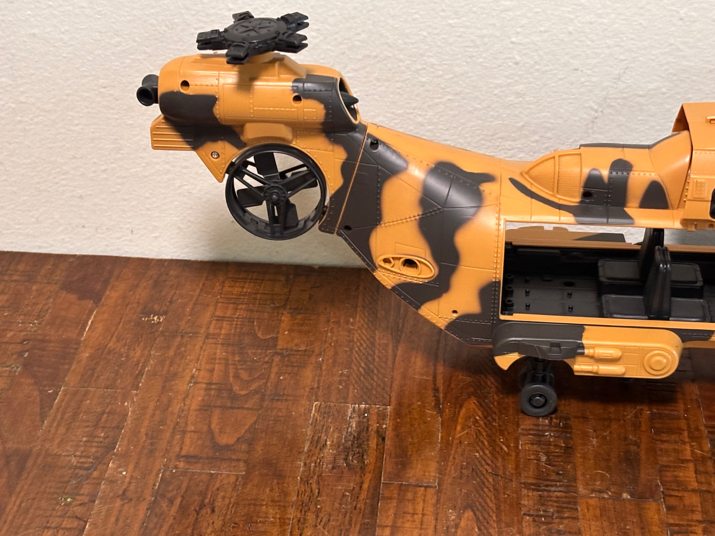 2013 Hasbro G.I. Joe Retaliation Eaglehawk Assault Helicopter