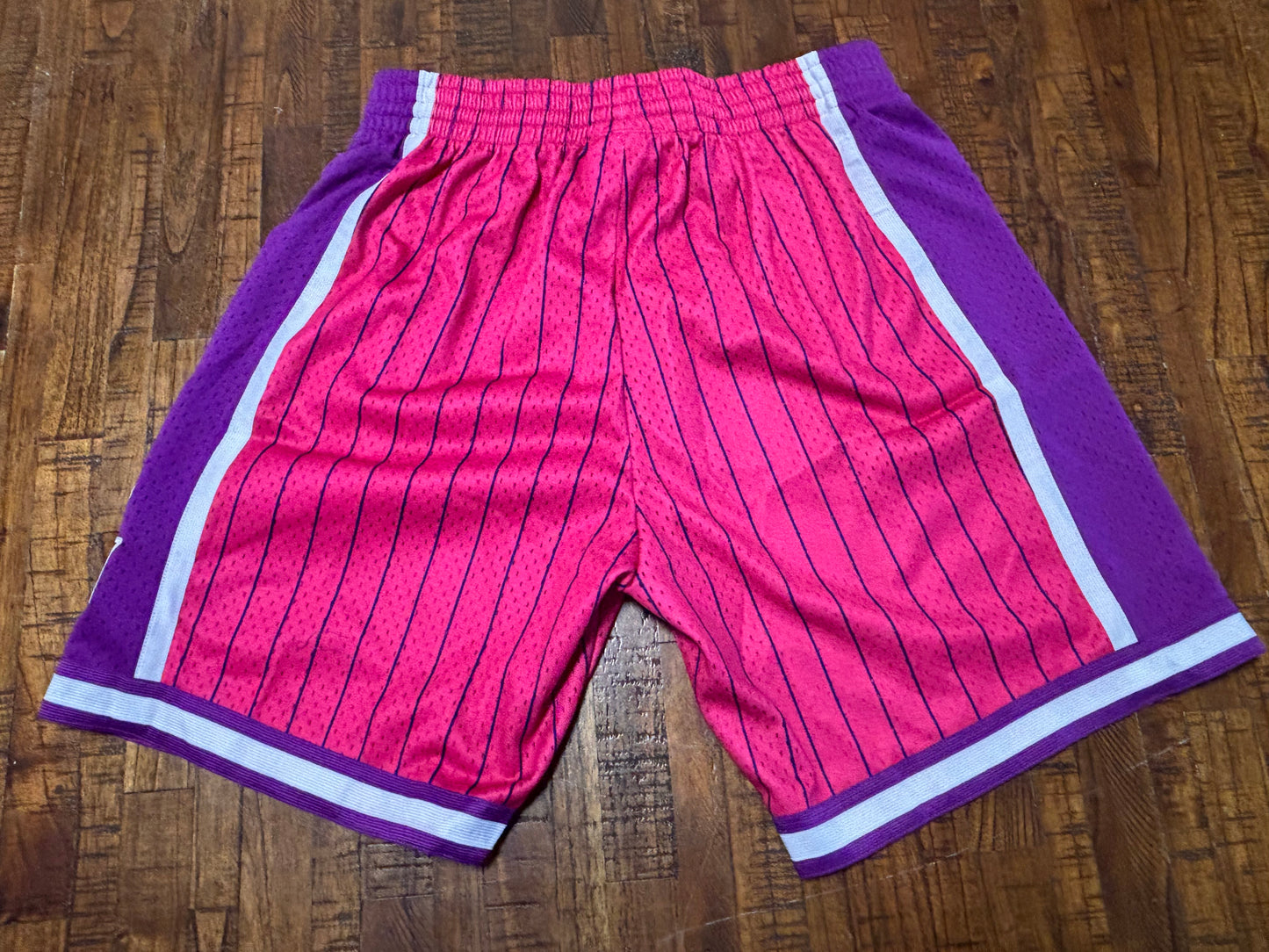 Milwaukee Bucks Mitchell & Ness NBA Retro Hardwood Classic HWC World Swingman Team Logo 2000-01 Neon Pink Purple Shorts Men’s Large L NWOT