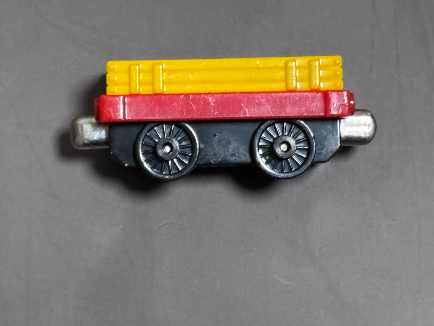Thomas & Friends Take n Play Along Low Cargo Car Mattel 2012 Red Yellow