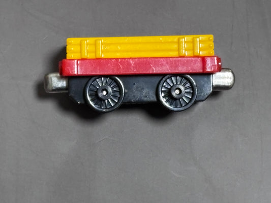 Thomas & Friends Take n Play Along Low Cargo Car Mattel 2012 Red Yellow