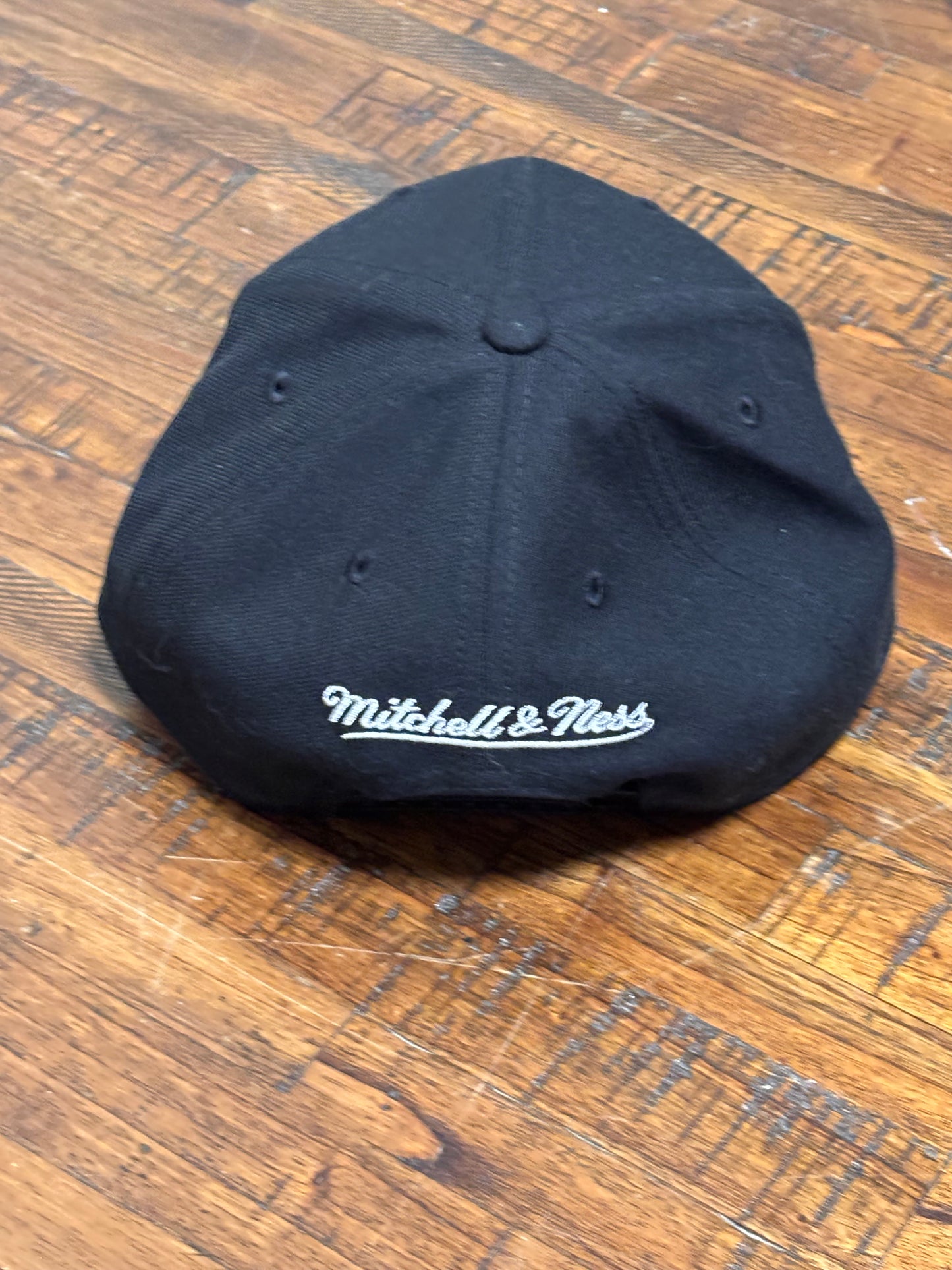 Boston Bruins Mitchell & Ness NHL Hockey Team Logo Ground Structured Pro Crown Fit Adjustable Snap Back Black White Gold Hat Cap New NWT