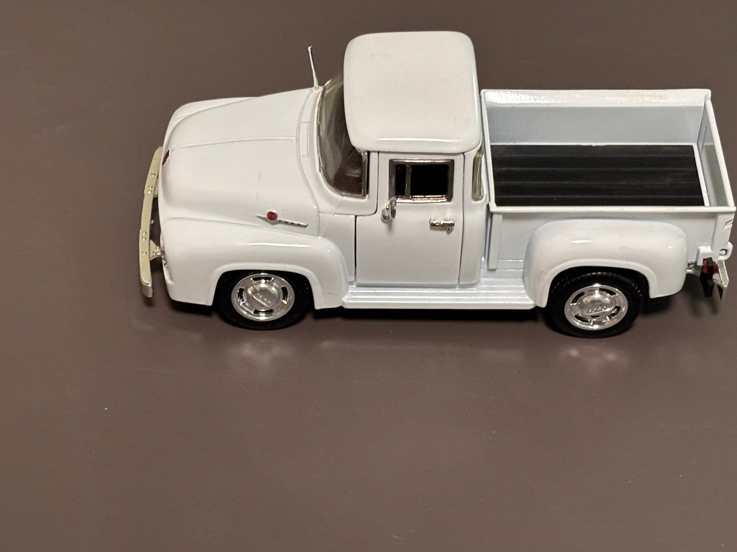 Sunnyside LTD SS 7601 1/24 Scale 1956 WhiteFord F-100 Pick Up Diecast