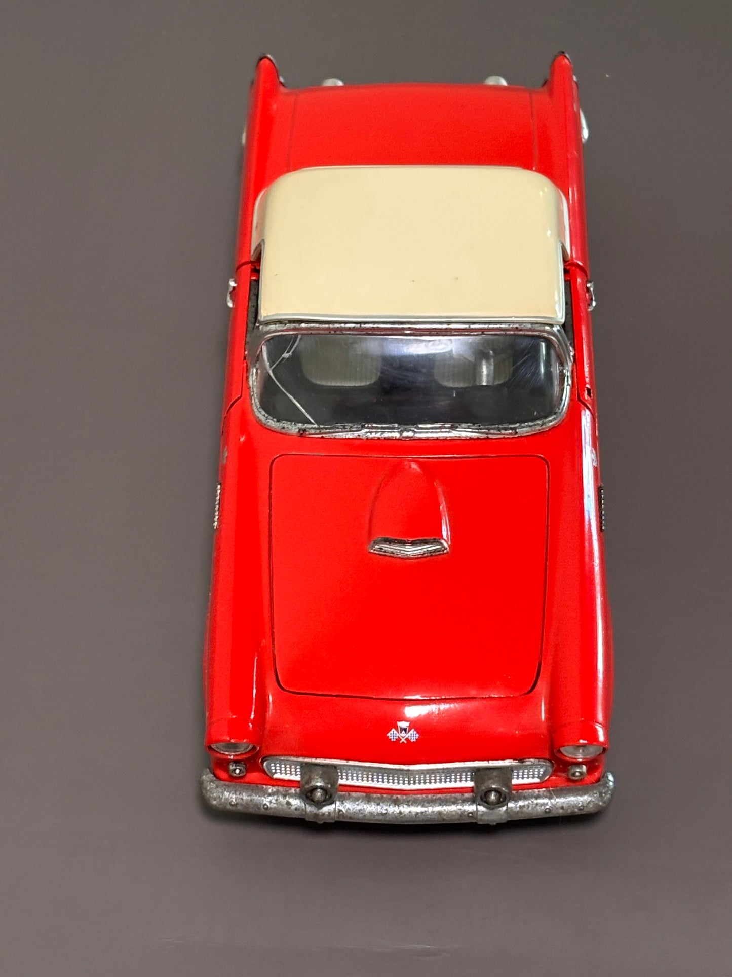 1955 Ford Thunderbird Diecast 1:18 Road Legends Red T-Bird Cream Removable Roof