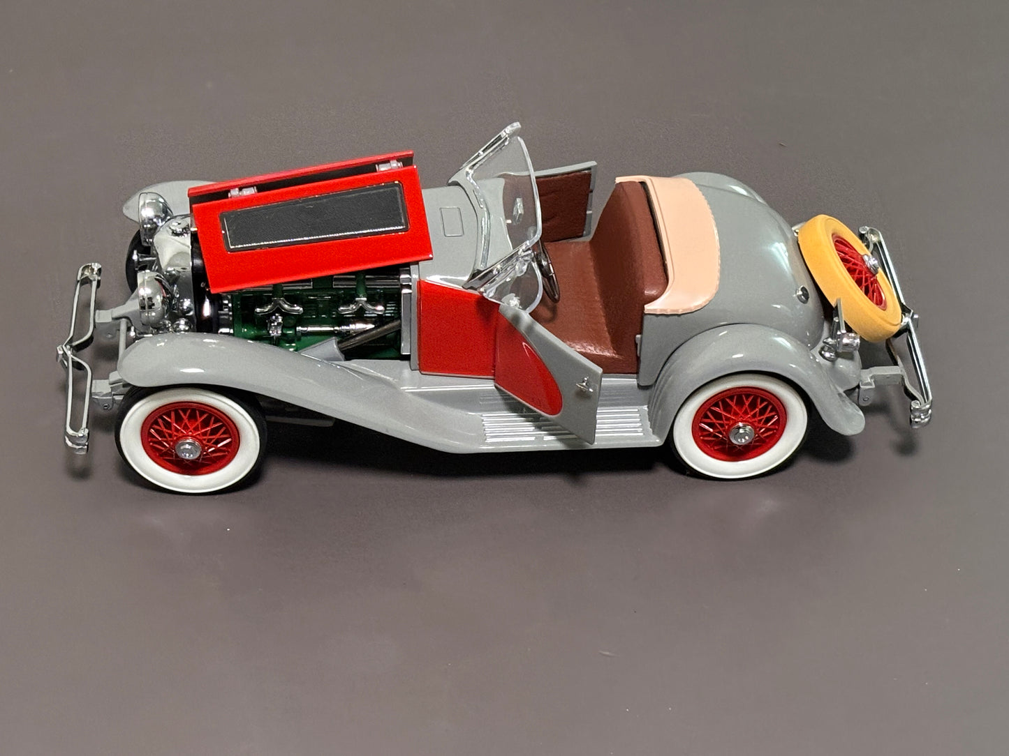 Danbury Mint 1935 Duesenberg SSJ Speedster Die Cast Model 1:24 Gray/Red 1987