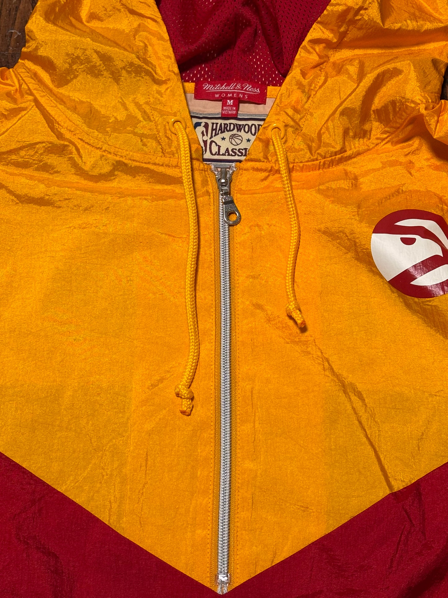 Atlanta Hawks Mitchell & Ness Hardwood Classic HWC NBA Retro Split Color Half Zipper Lightweight Jacket Windbreaker Hooded Red Yellow Women’s Medium M New NWOT