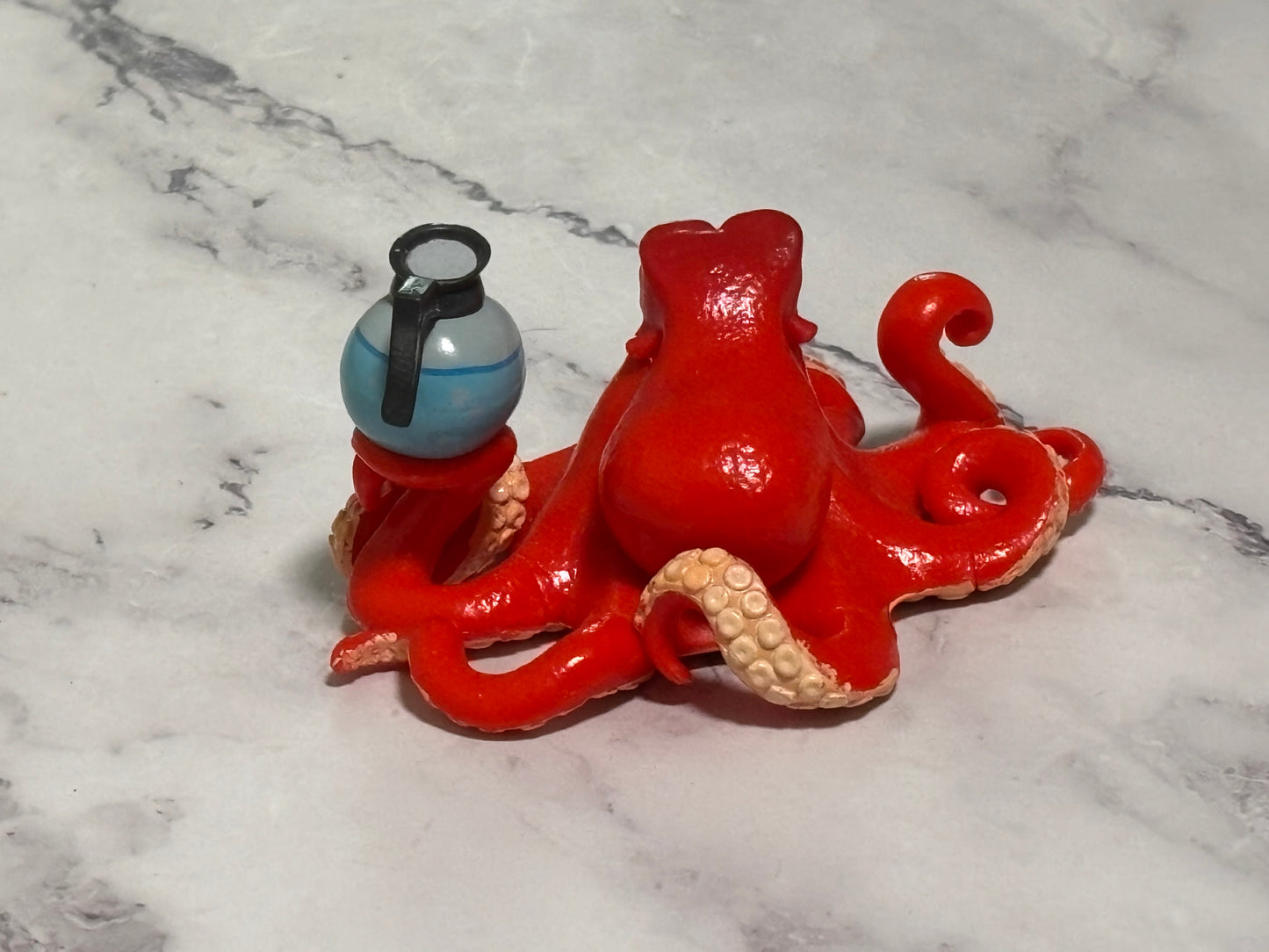 Disney Pixar Finding Dory Hank the Octopus w/ Dory in Coffee Pot PVC Figure 3.5"