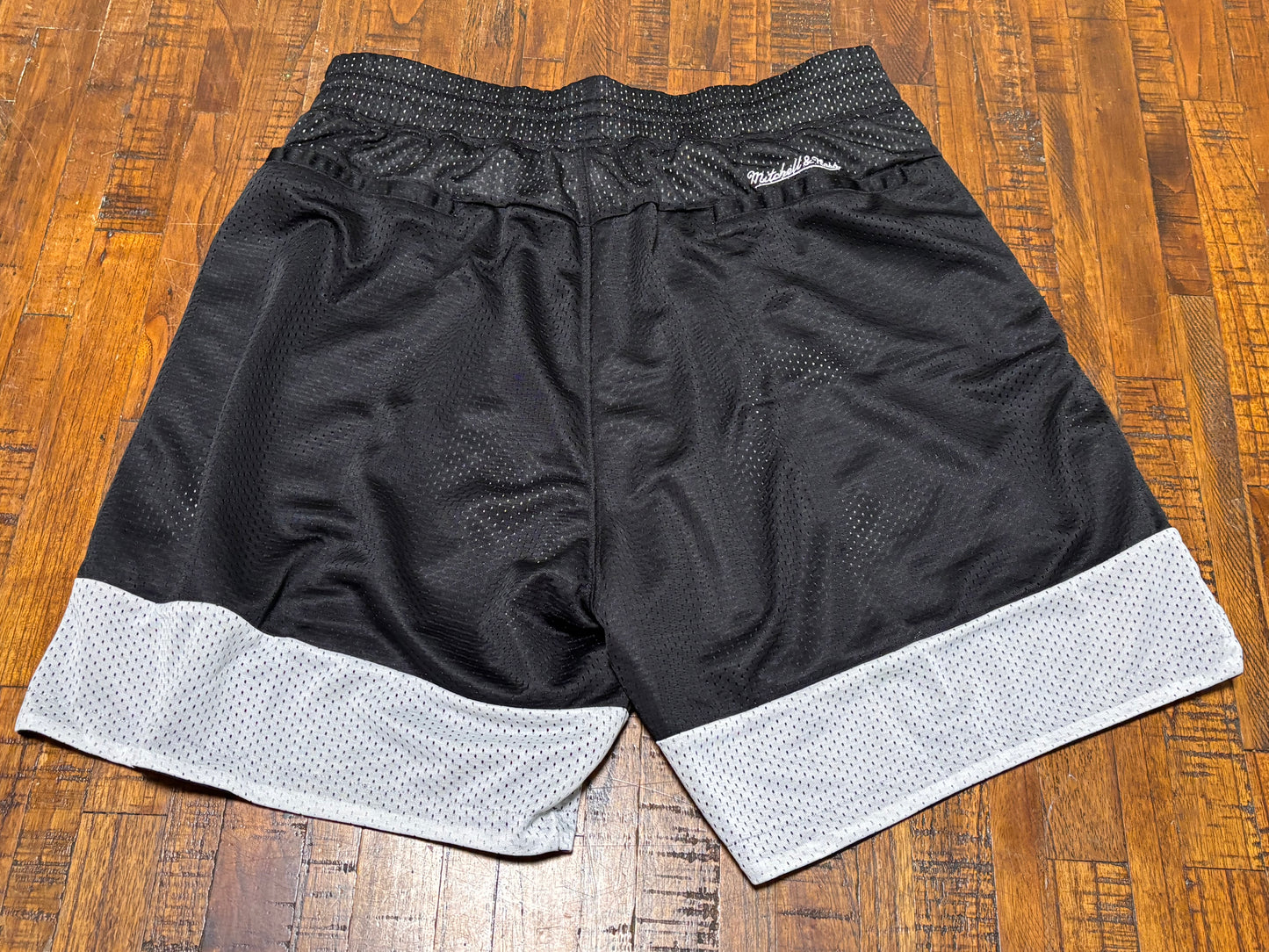Mitchell & Ness Branded Essentials Reversible Mesh Shorts Black White Mens Large L New NWOT