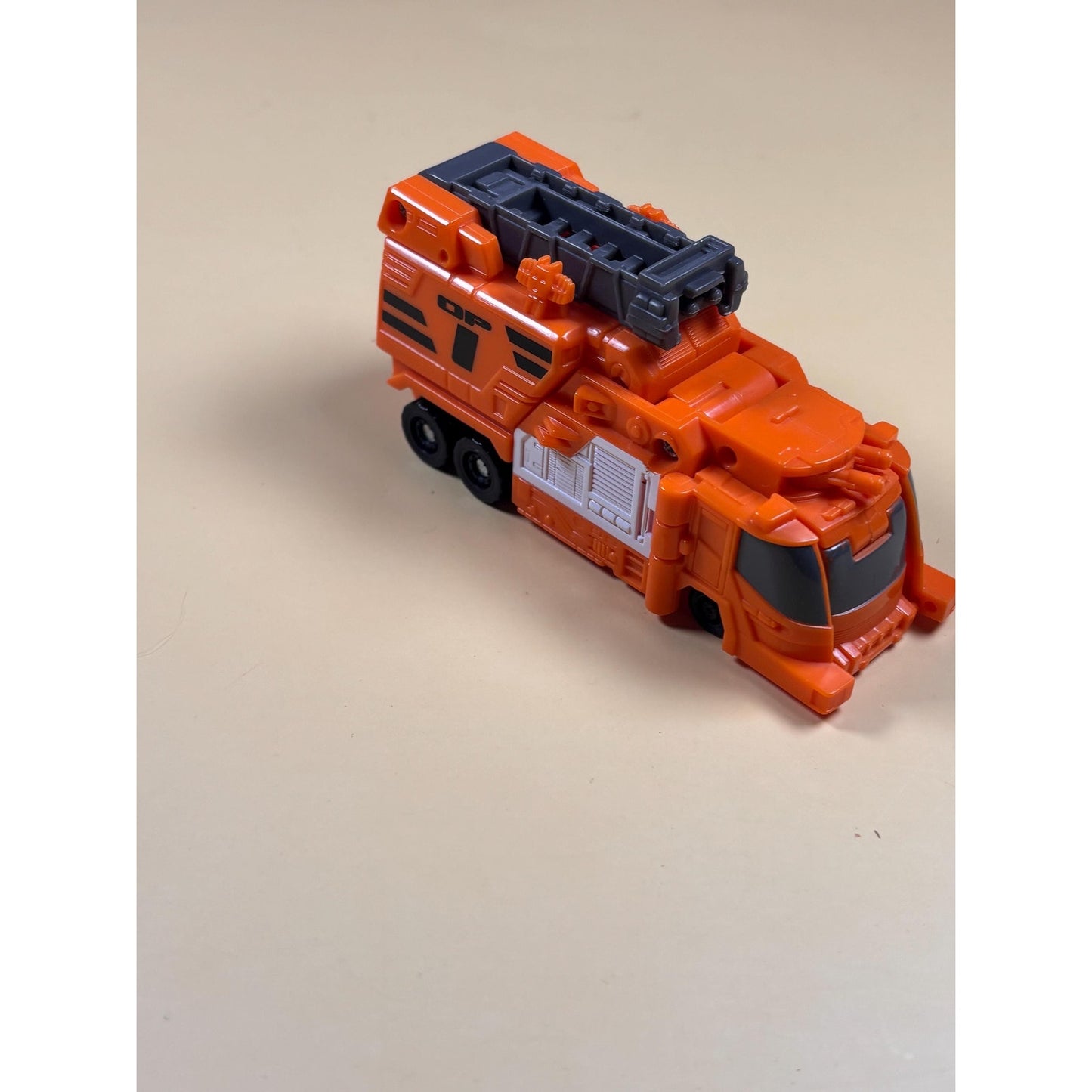 2003 Takara Transformers Energon Optimus Prime Part OP-1 Fire Truck Figure