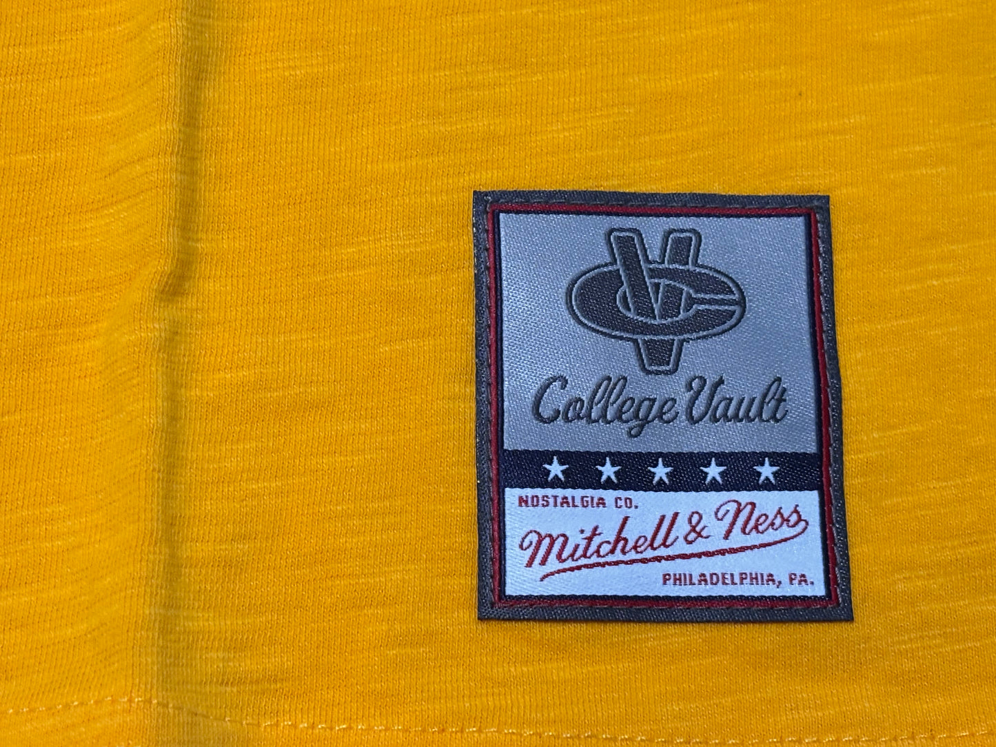 Michigan State Wolverines Mitchell & Ness College Vault Collegiate Football NCAA Logo Yellow Short Sleeve Tee Shirt Men’s Large L NWOT New