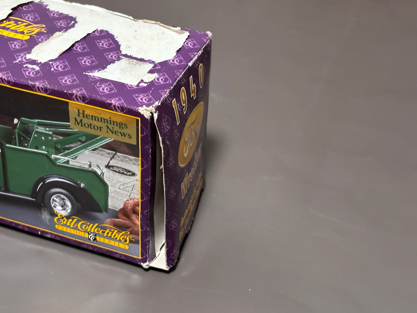 ERTL Collectibles Hemmings Motor News 1940 Ford Wrecker DieCast Metal Replica 1:25