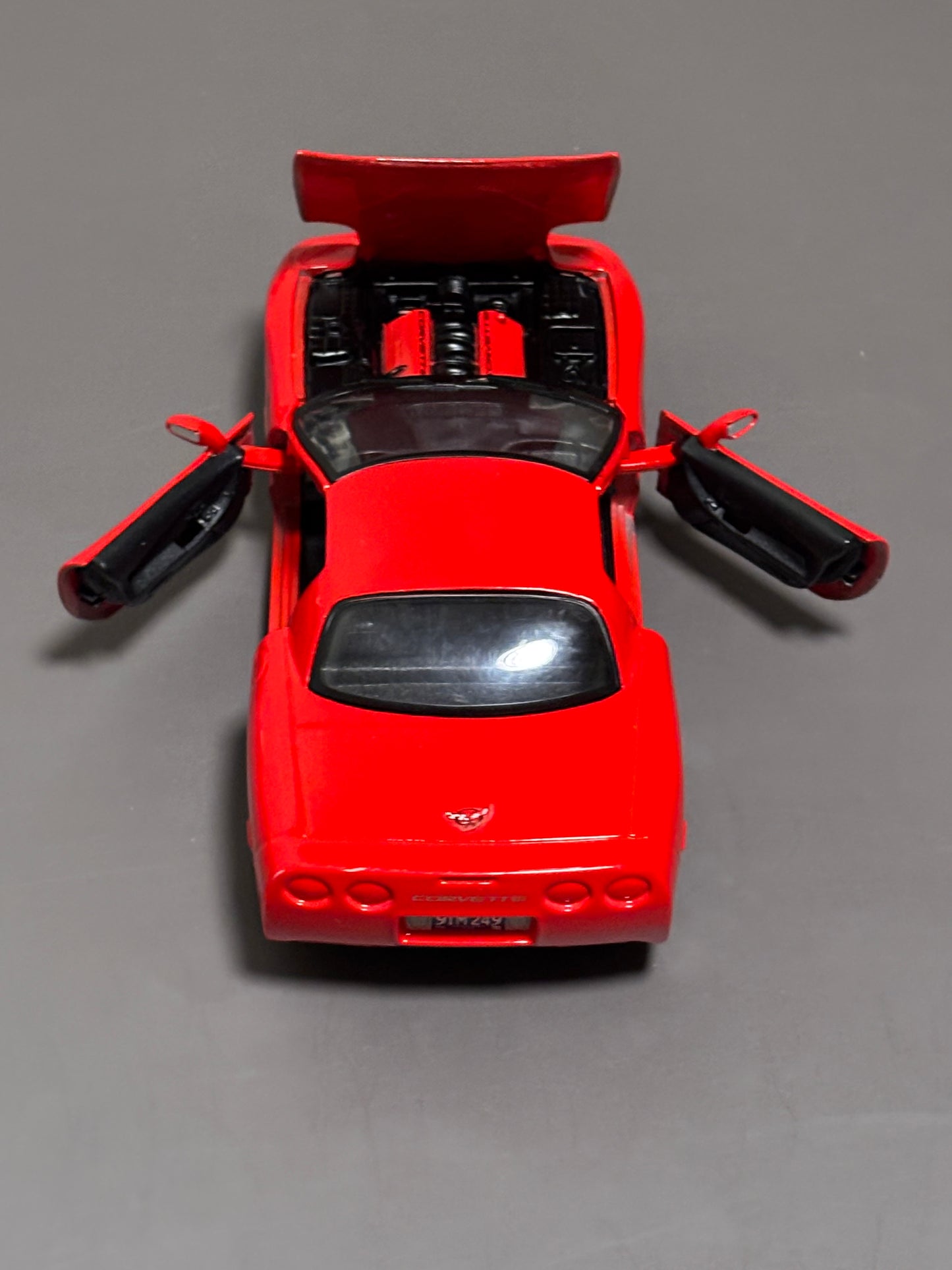 Maisto 1:24 Scale Diecast 1997 Red Chevrolet Corvette ZR-1