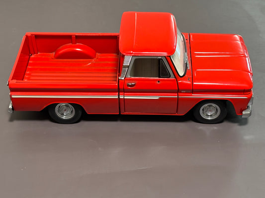 Sun Star USA Chevy C-10 Style Side Pickup 1965 1/18 Diecast Red 1361
