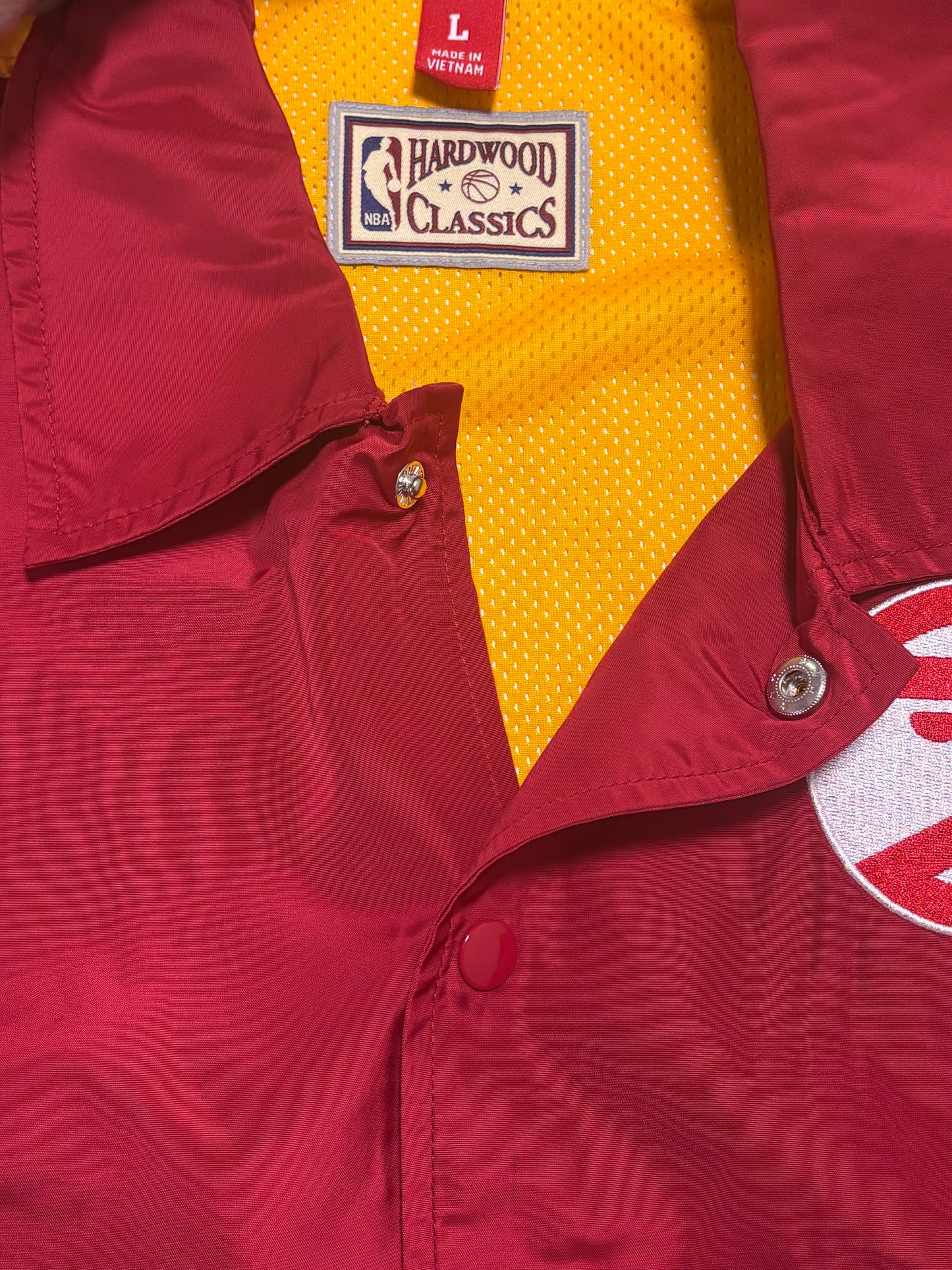 Atlanta Hawks Mitchell & Ness Hardwood Classic HWC NBA Retro Full Button Snap Front Light Weight Windbreaker Jacket Long Sleeve Red Yellow Men’s Large L New NWOT