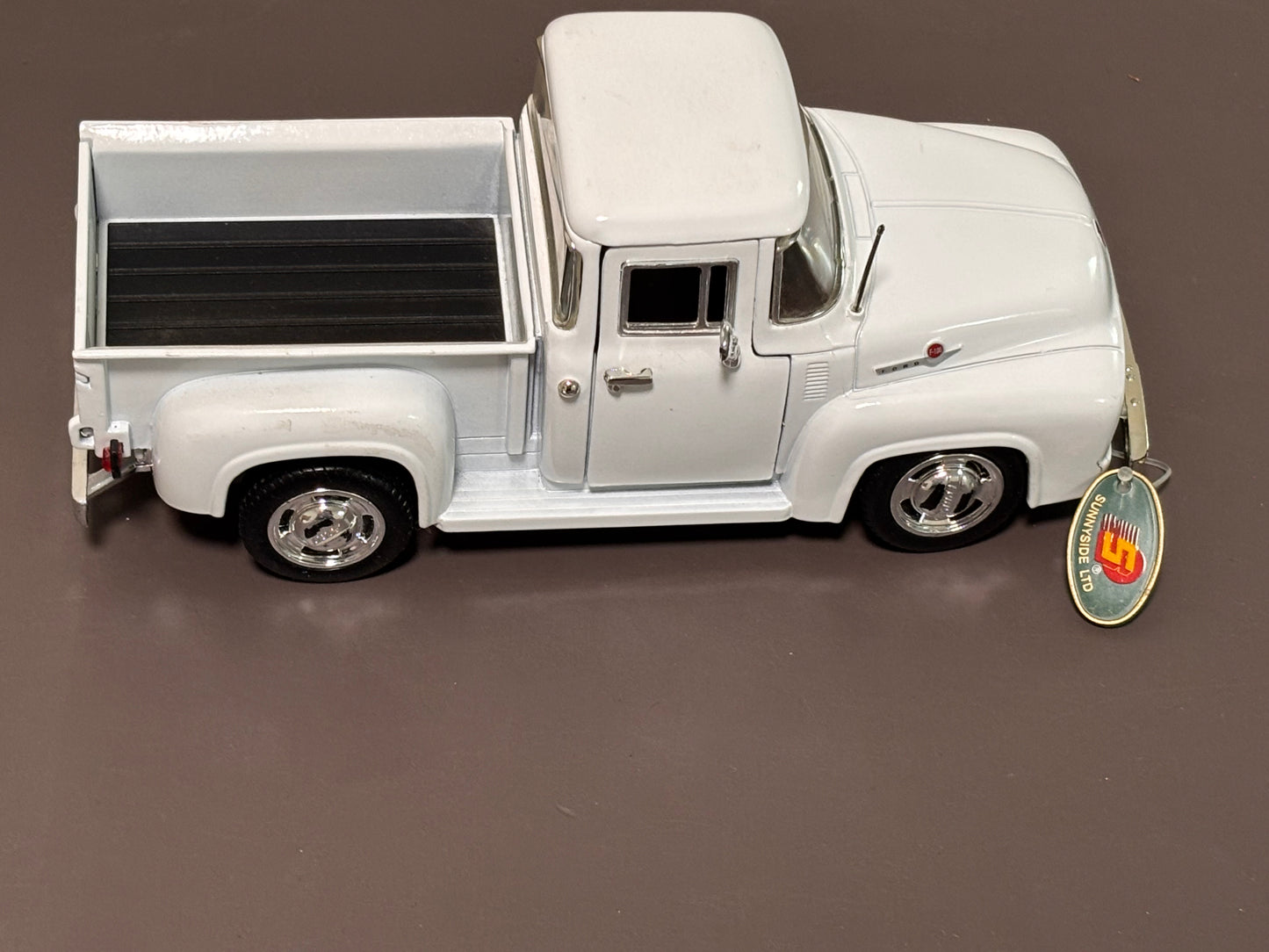 Sunnyside LTD SS 7601 1/24 Scale 1956 WhiteFord F-100 Pick Up Diecast