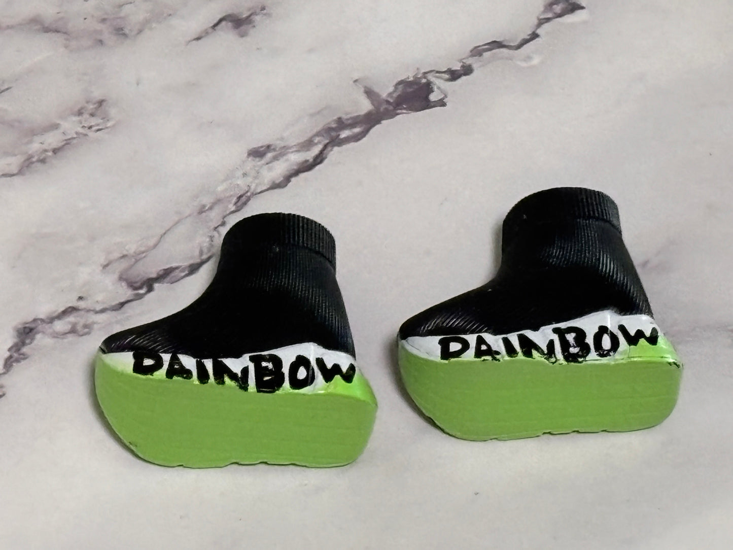 Rainbow High - Deluxe Fashion Closet - Black Green and White Boots Shoes Only