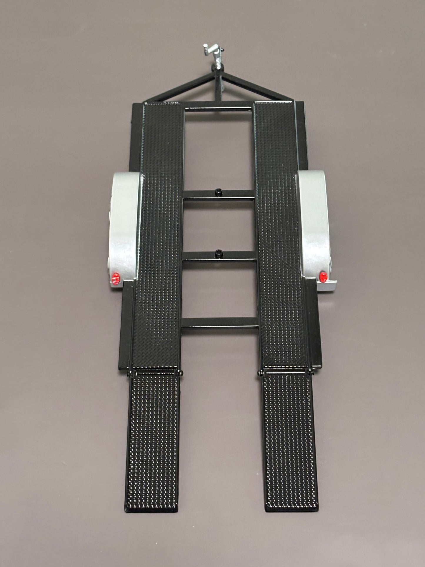 Motor Max 76001 Diecast Tandem Black Car Trailer in 1:24 scale