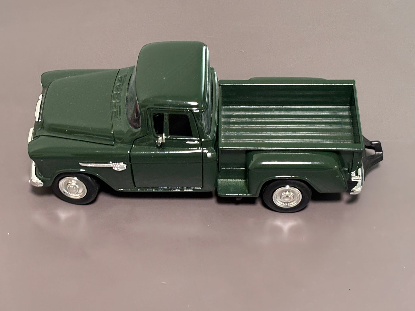 Motor Max 1955 Chevrolet Pickup 1:24 Diecast Dark Green No. 68064 With Tow Hook