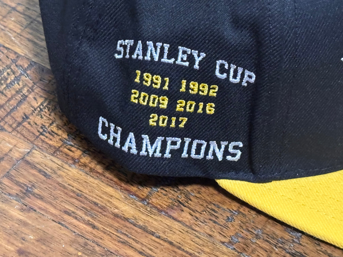 Mitchell & Ness NHL Hockey Pittsburgh Penguins 2017 Stanley Cup Finals Champions Snap Back Adjustable Mesh Trucker Hat White Black Yellow New
