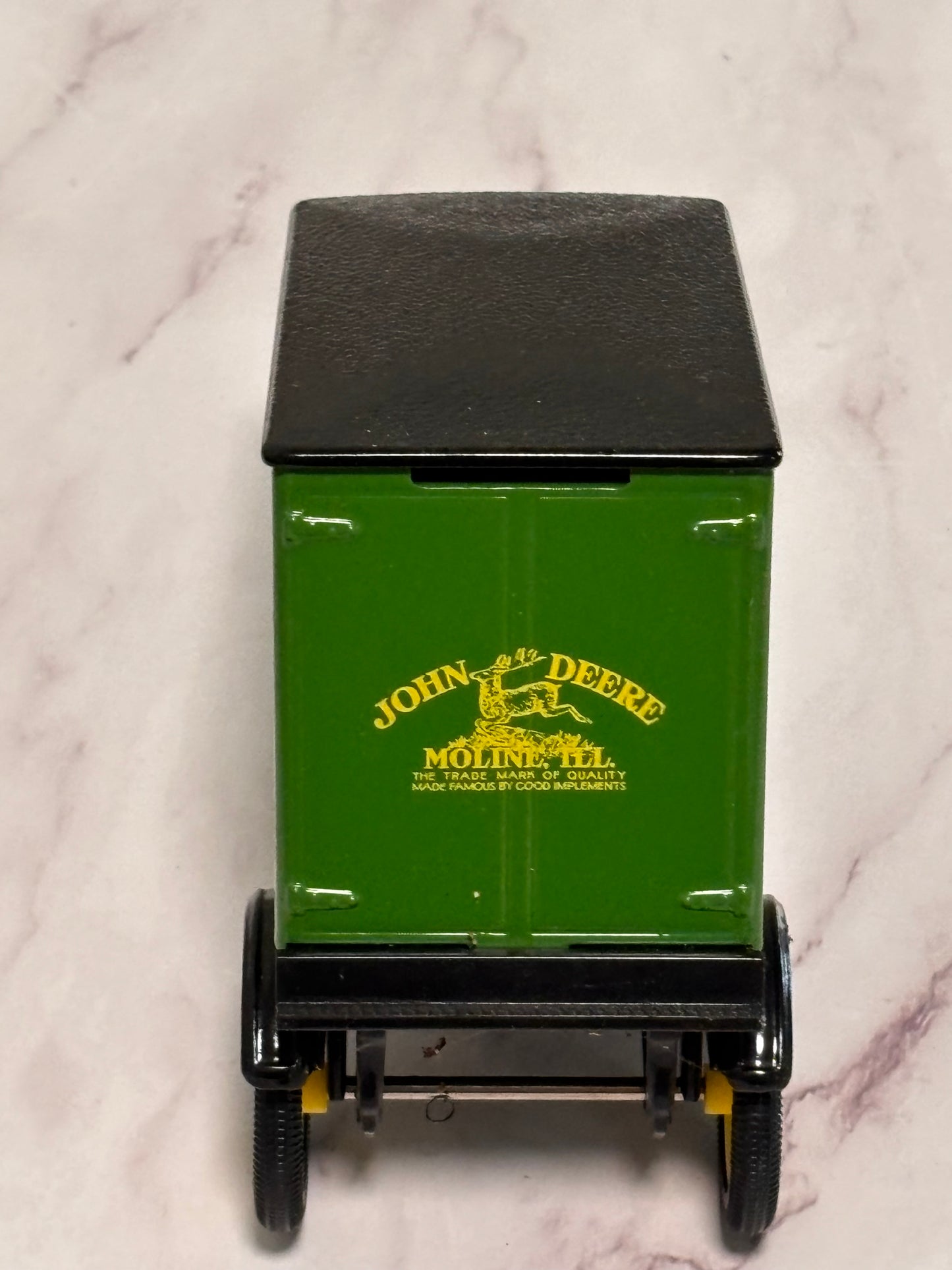 John Deere - ERTL 1918 Ford Model T Runabout with Trailer - Bank Diecast Vintage