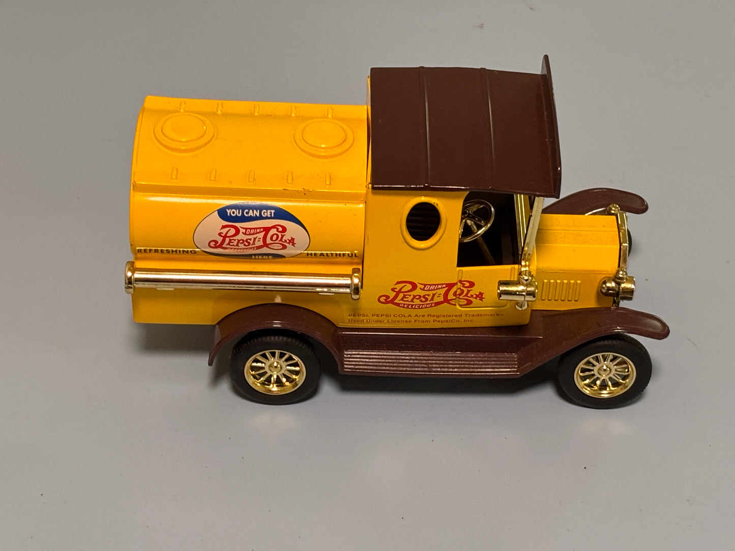 Pepsi Pepsi Cola Tanker Yellow & Brown Delivery Truck Golden Wheel Classic 1/24