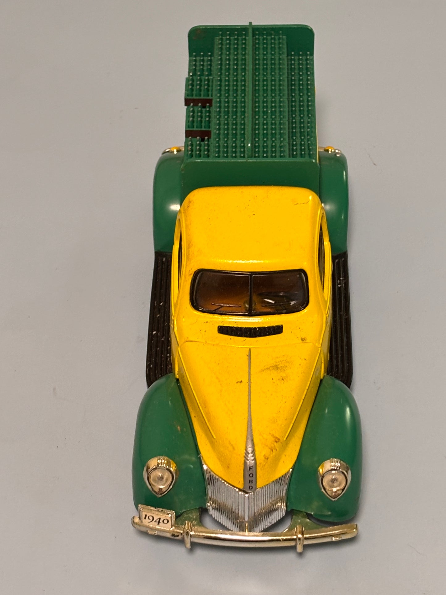 Mountain Dew Ya-hoo! Hillbilly Golden Wheel DieCast 1940 Ford Delivery Truck Bottles