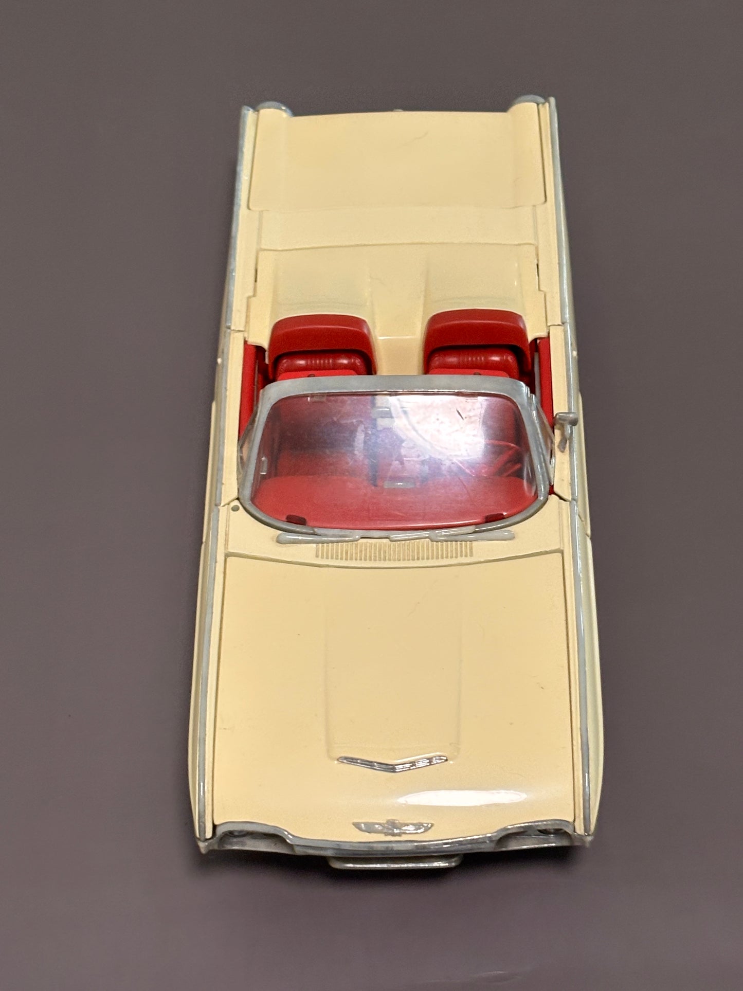Anson 1/18 Scale Diecast 30334 - 1963 Ford Thunderbird - Cream 4 Seater