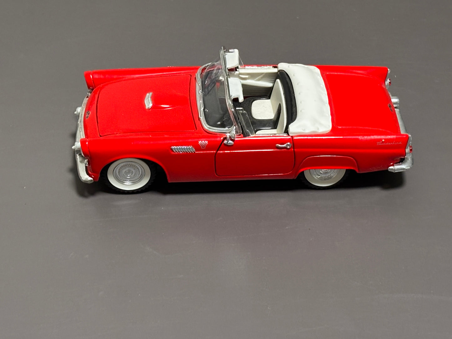 SS 7714 Sunnyside 1955 Ford Thunderbird Convertible 1:24 Scale Red Die Cast