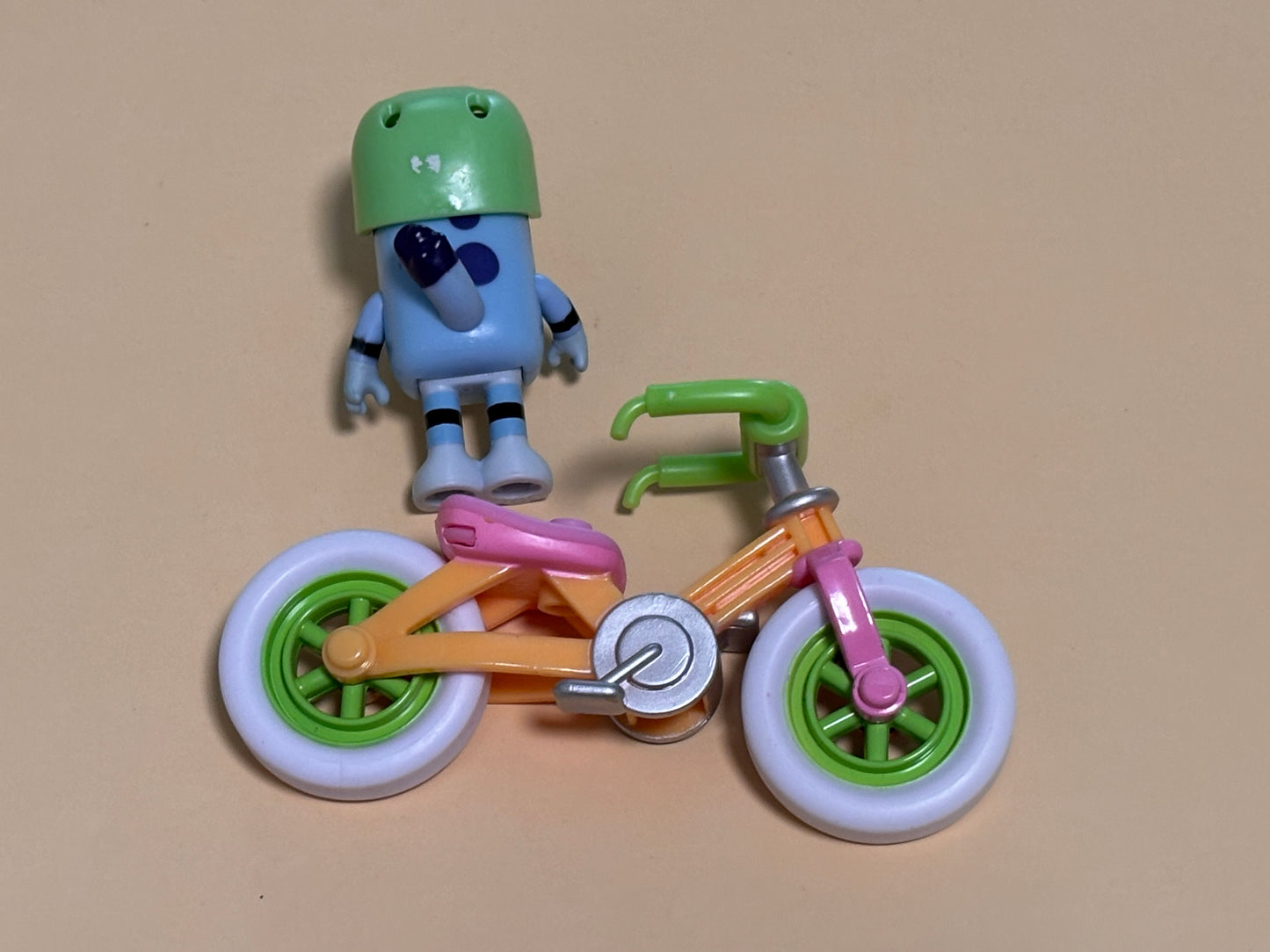 Bluey & Friends Bluey's Pink, Green and Orange Bike Bicycle & Bluey Figure