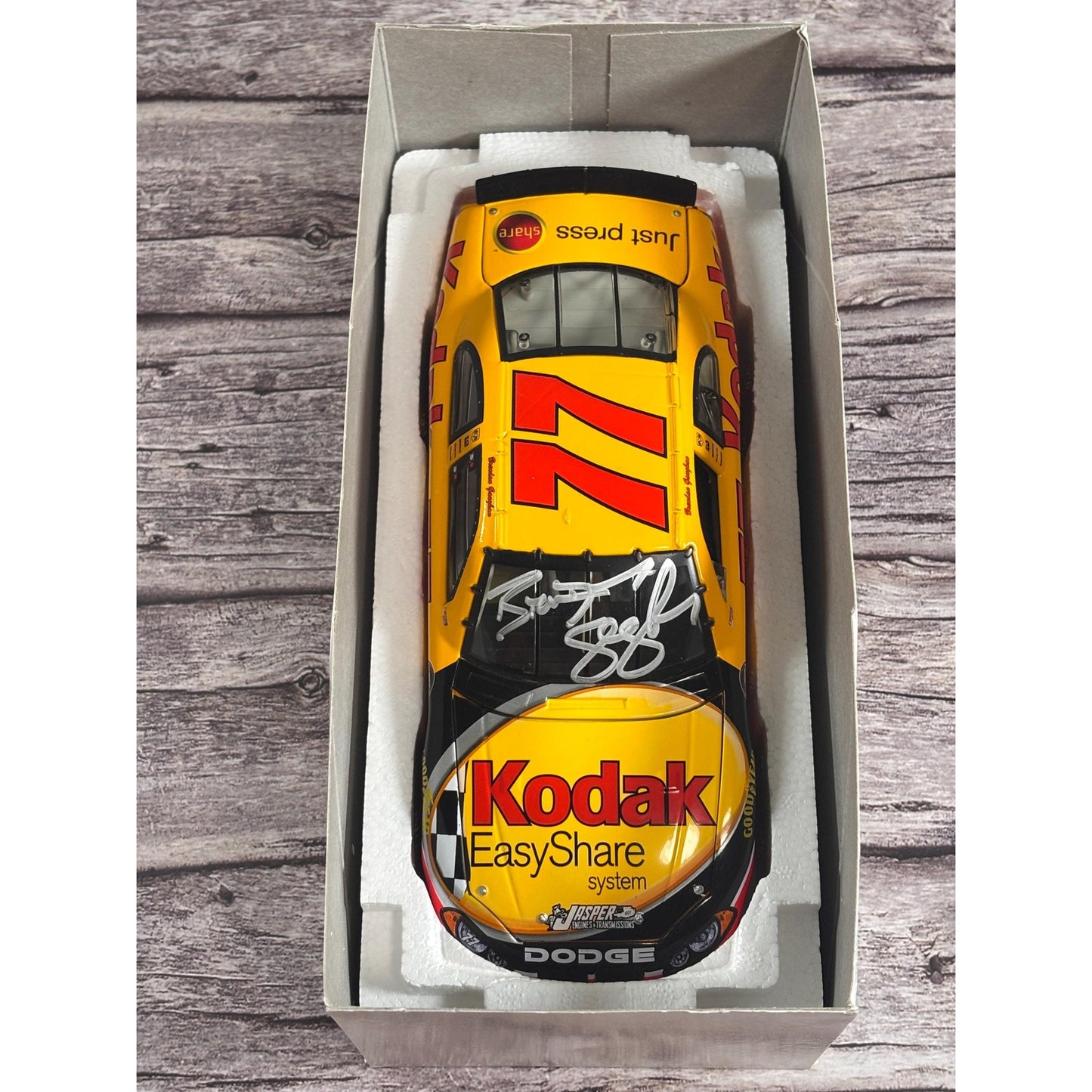 Autograph Brendan Gaughan #77 Kodak 2004 Dodge Intrepid 1/24 Diecast Car Signed