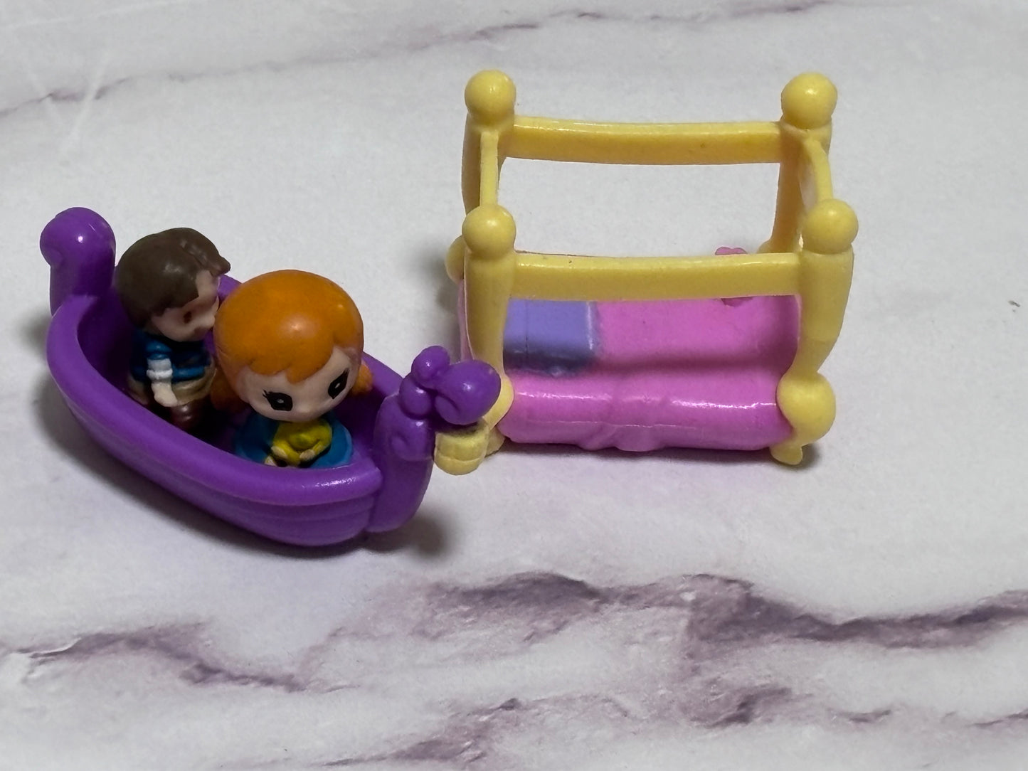 Disney Squinkies Frozen Anna & Kristoff with Accessories Boats and Bed