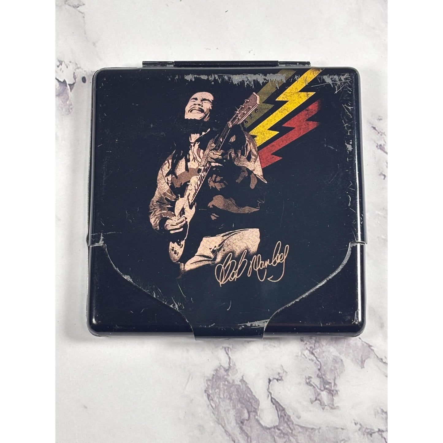 VTG Bob Marley PLAYING GUITAR Cigarette Smokes Tobacco Case 3 1/2 X 3 1/2 Metal