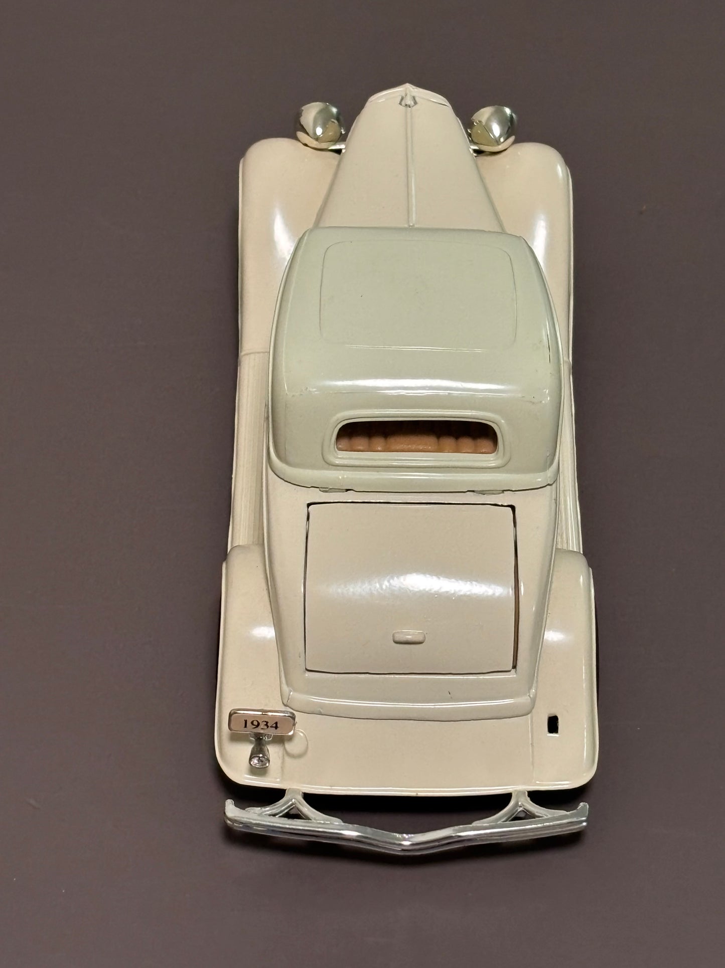 1934 Ford Coupe Red 1:24 White Diecast Model Model Car No. 68017 Motormax