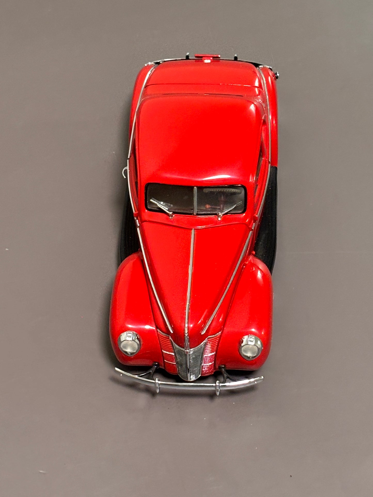 Danbury Mint 1940 Ford Deluxe Coupe Red 1/24 Scale Diecast Model Car