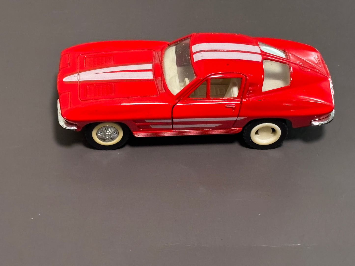 Majorette Red  '63 1963 Corvette Sting Ray Opening Doors 1/32 Scale