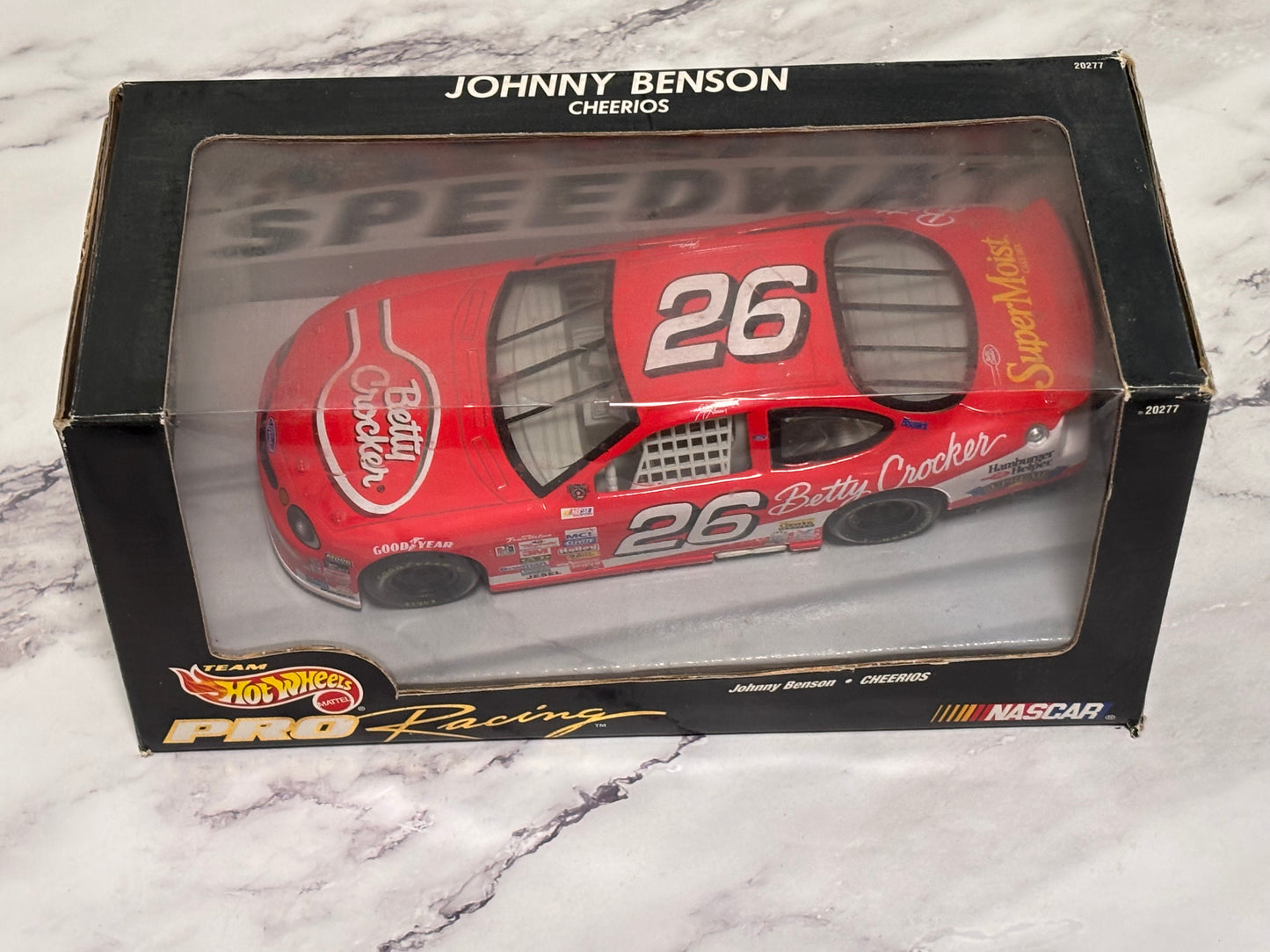 Hot Wheels Pro Racing Johnny Benson #26 NASCAR Betty Crocker 1:24 Die-Cast 1997