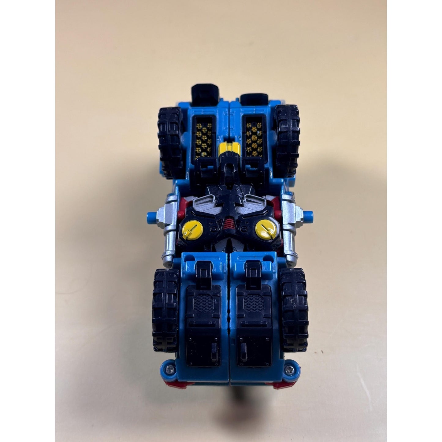 Cybertron Defense Hot Shot Action Figure Deluxe Transformers 2005 Hasbro