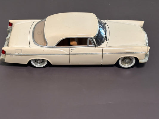 Original Maisto Special Edition 1:18 Die Cast 1956 Chrysler 300B White