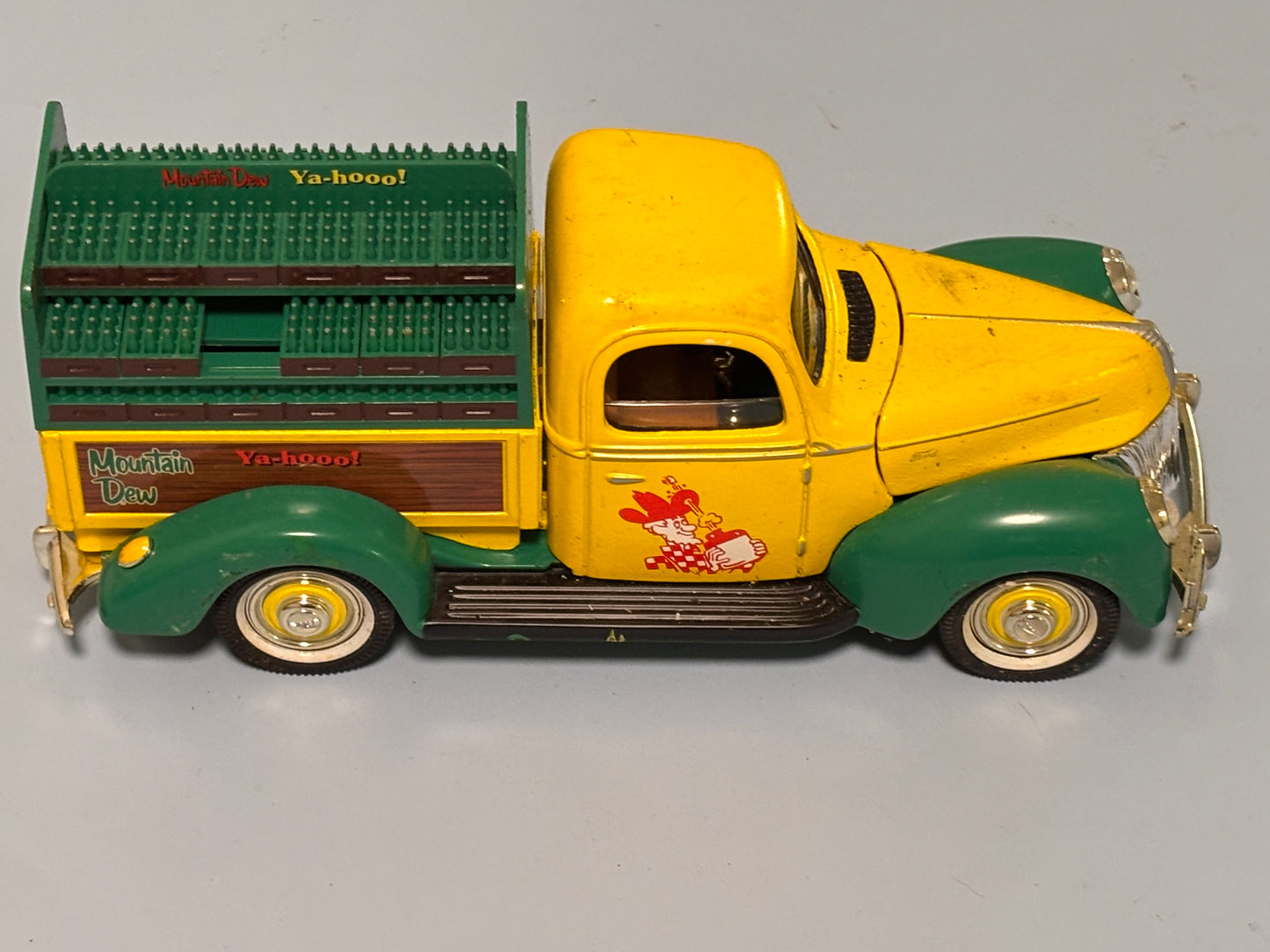 Mountain Dew Ya-hoo! Hillbilly Golden Wheel DieCast 1940 Ford Delivery Truck Bottles